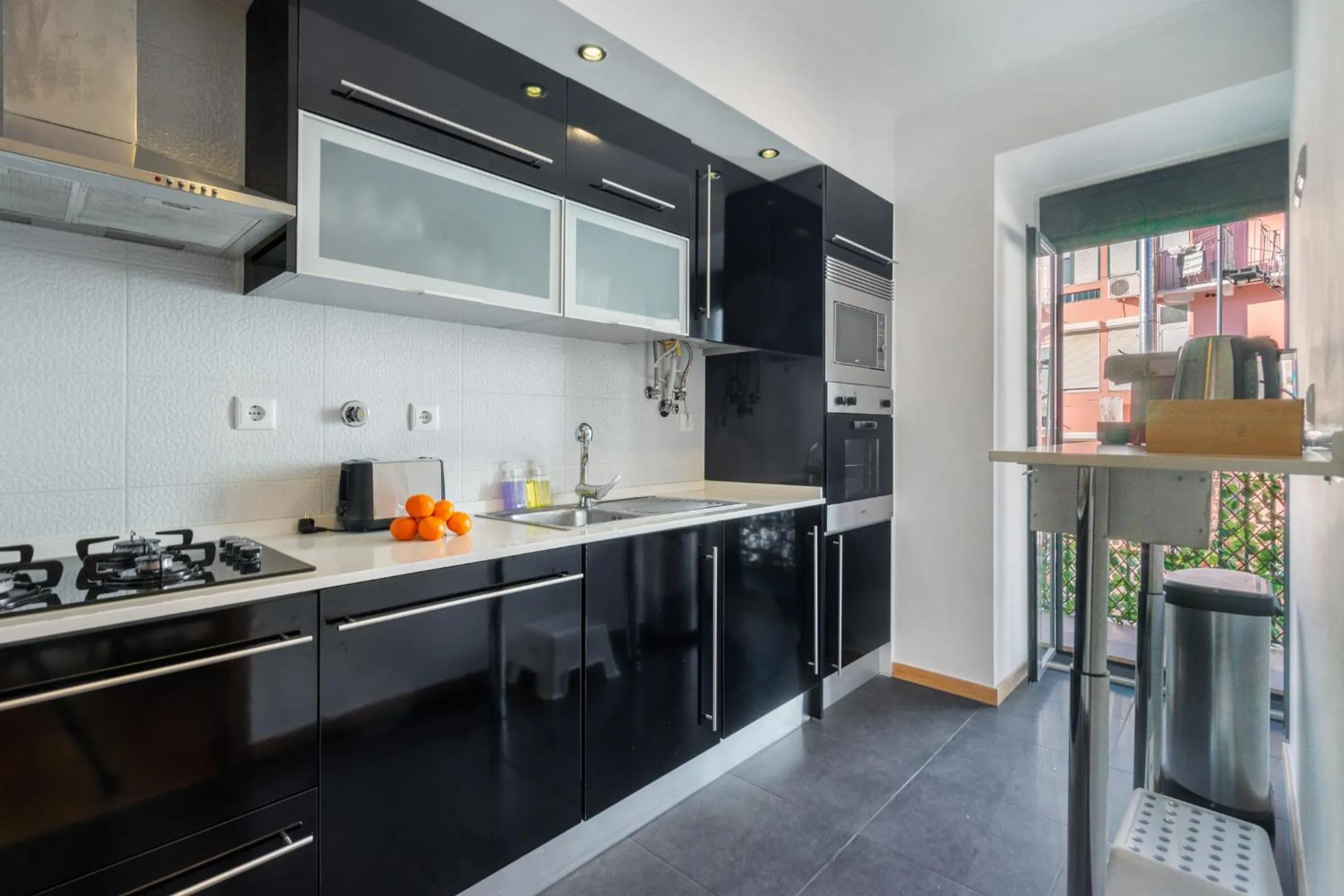WHome Premium Family Apartment w/ Lift, AC & Barbecue