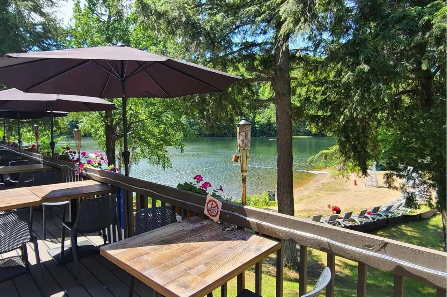 Restaurant/places to eat in Château Morritt