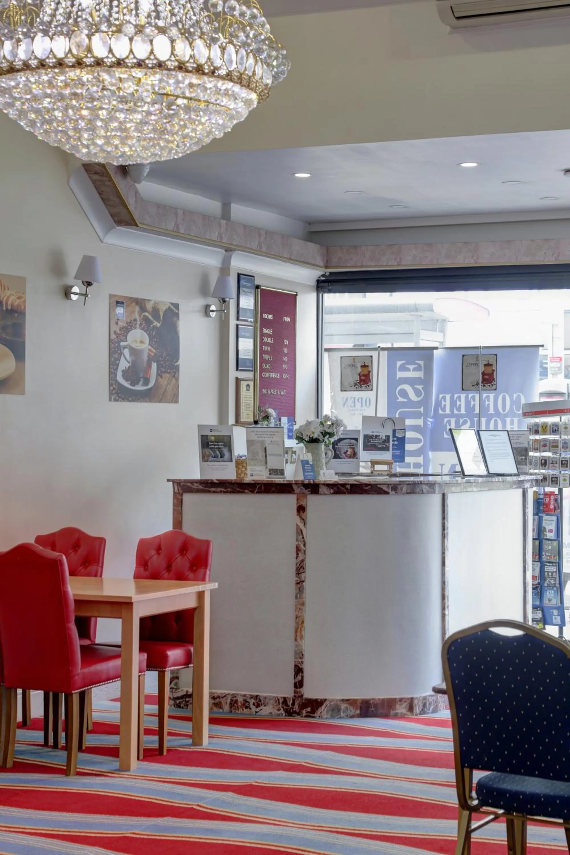Lobby or reception in Best Western Greater London