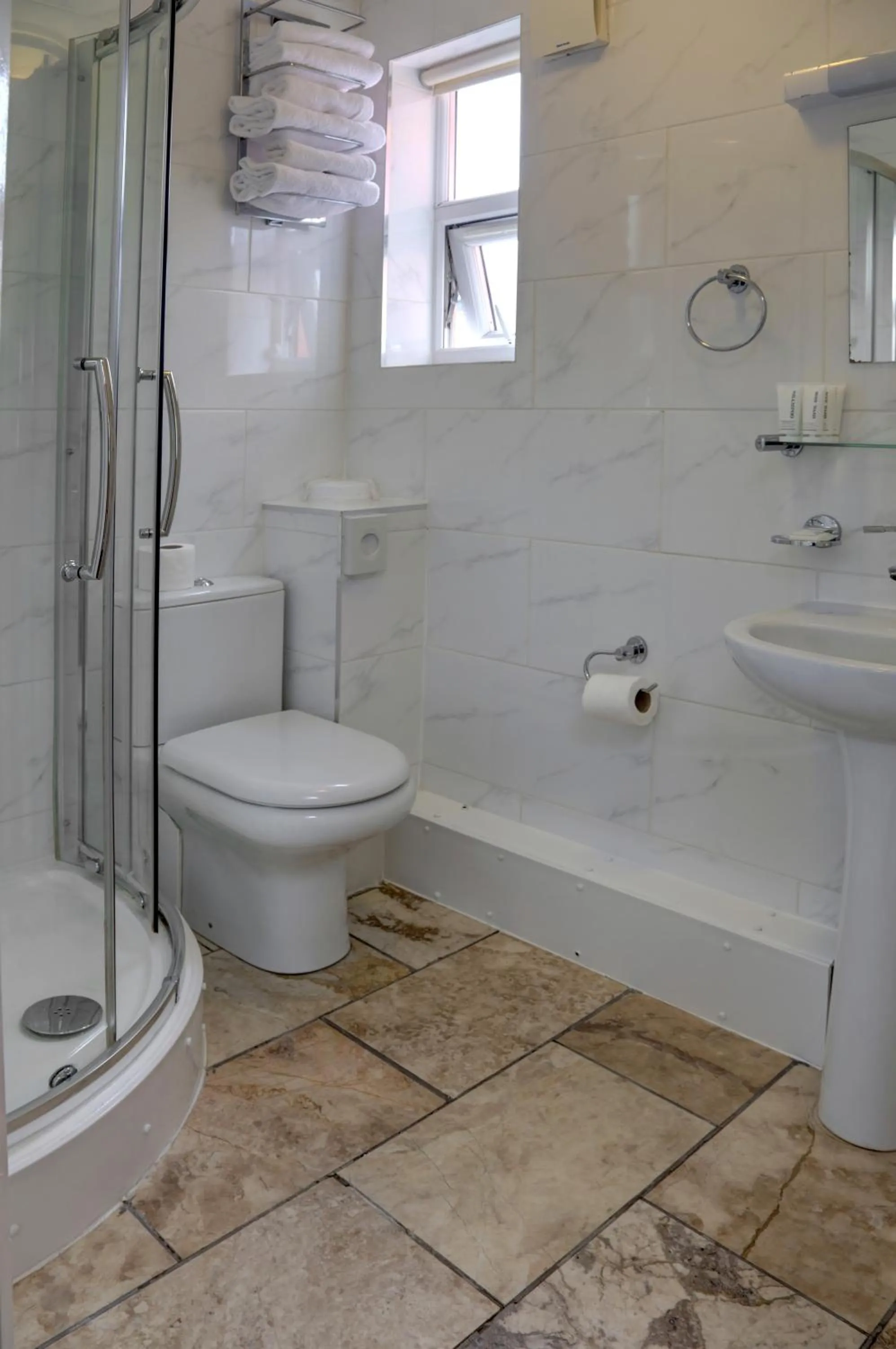 Toilet in Best Western Greater London