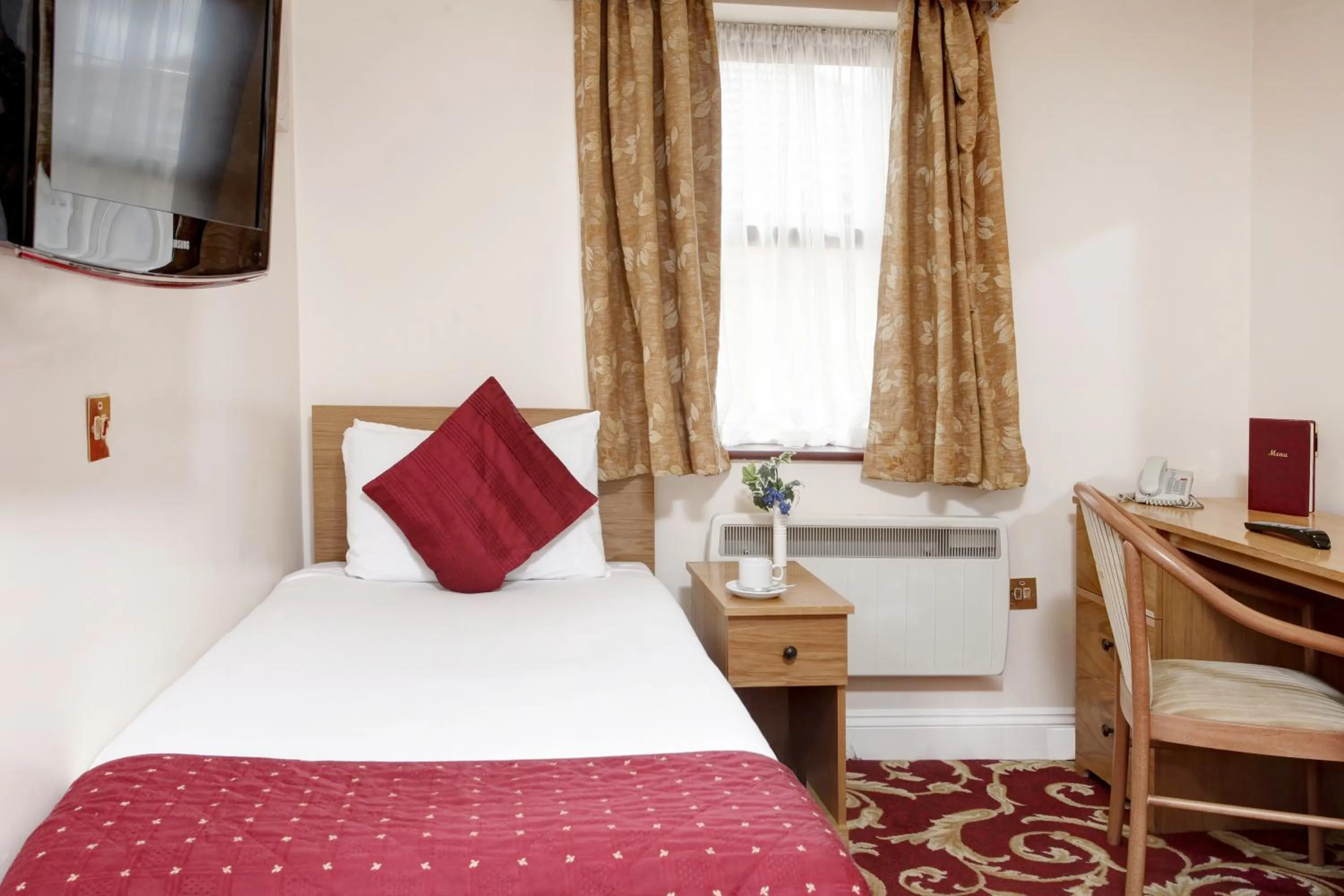 Bedroom, Bed in Best Western Greater London