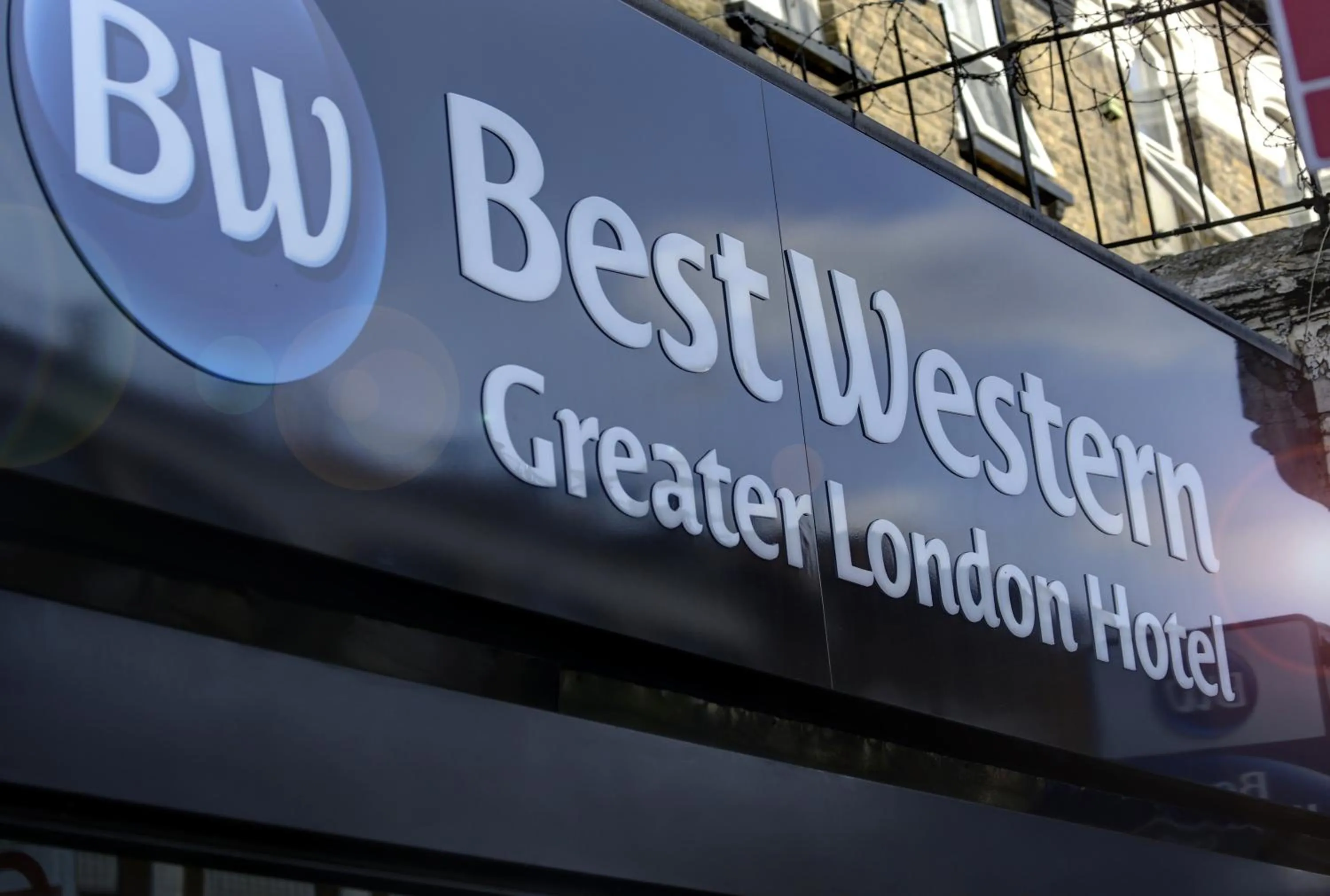 Logo/Certificate/Sign in Best Western Greater London