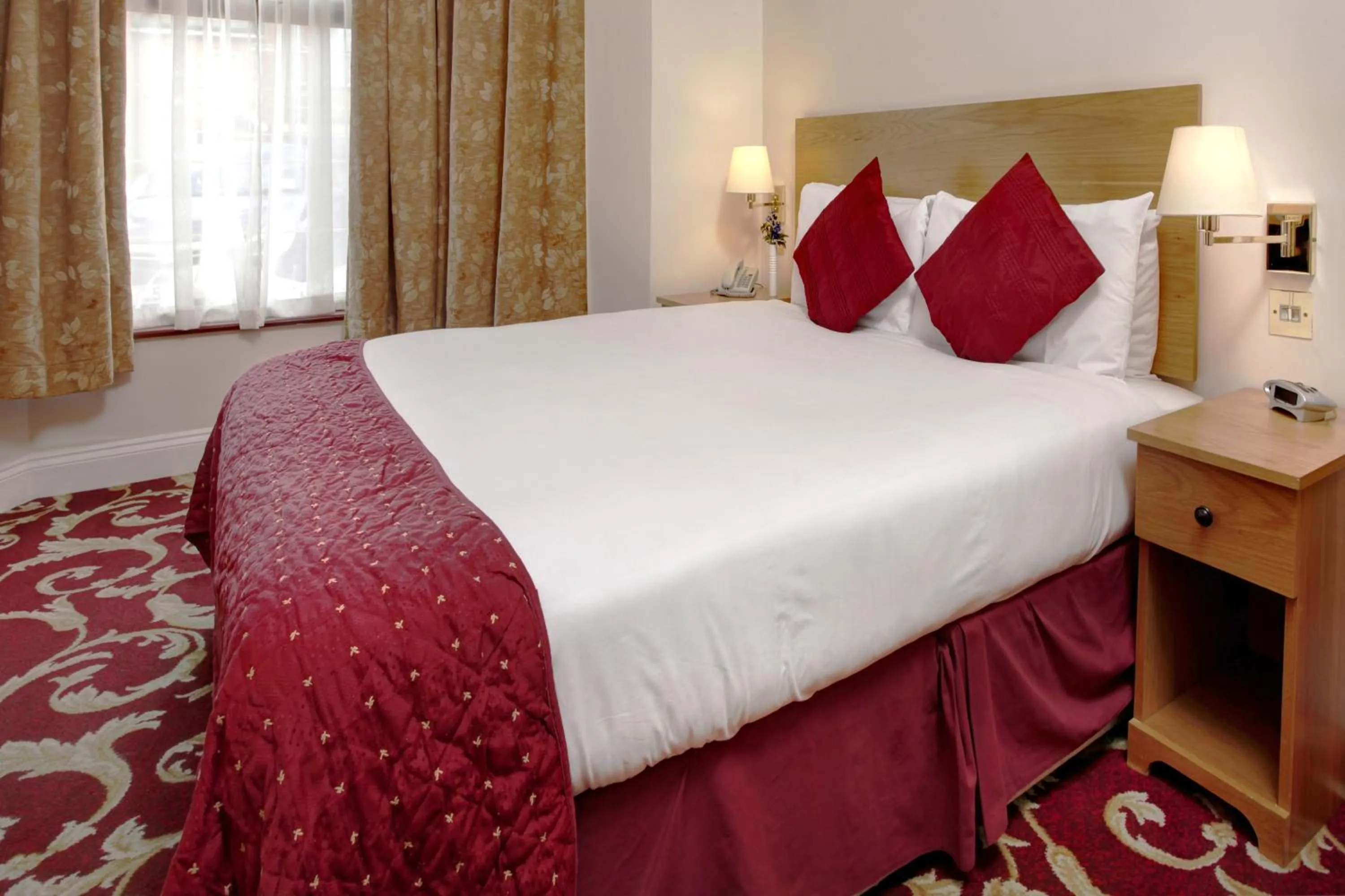 Bedroom, Bed in Best Western Greater London