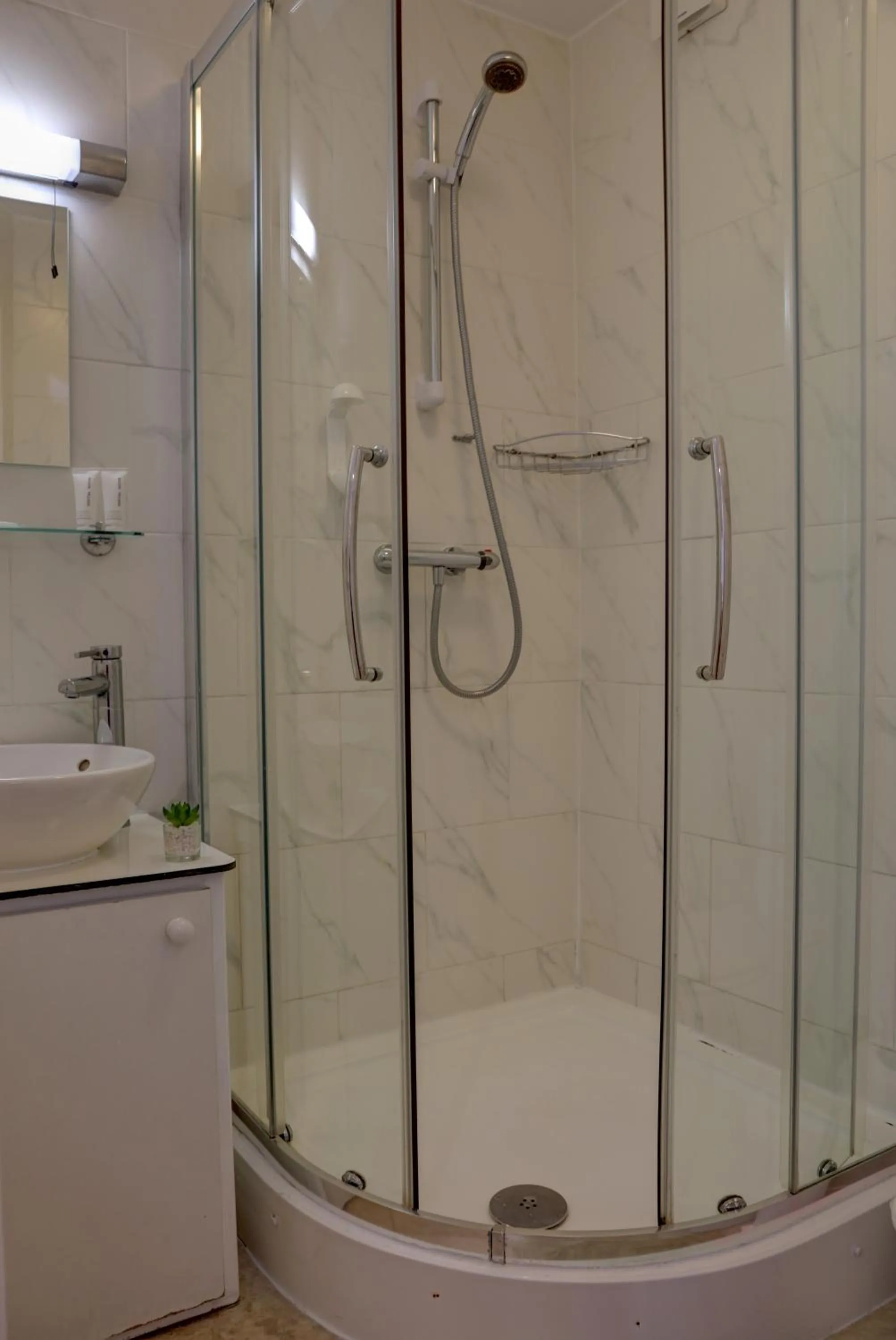 Bathroom in Best Western Greater London