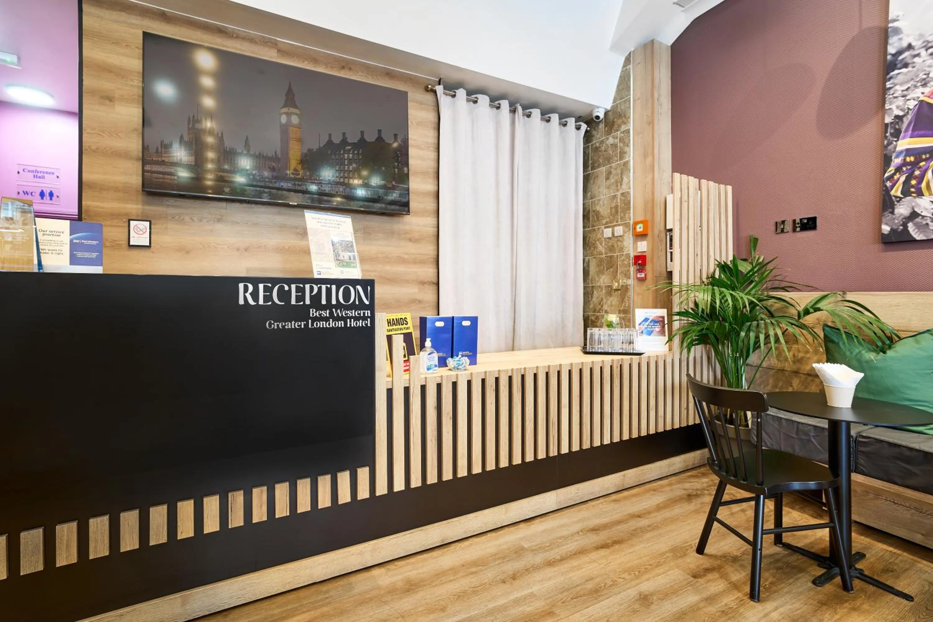 Lobby or reception in Best Western Greater London