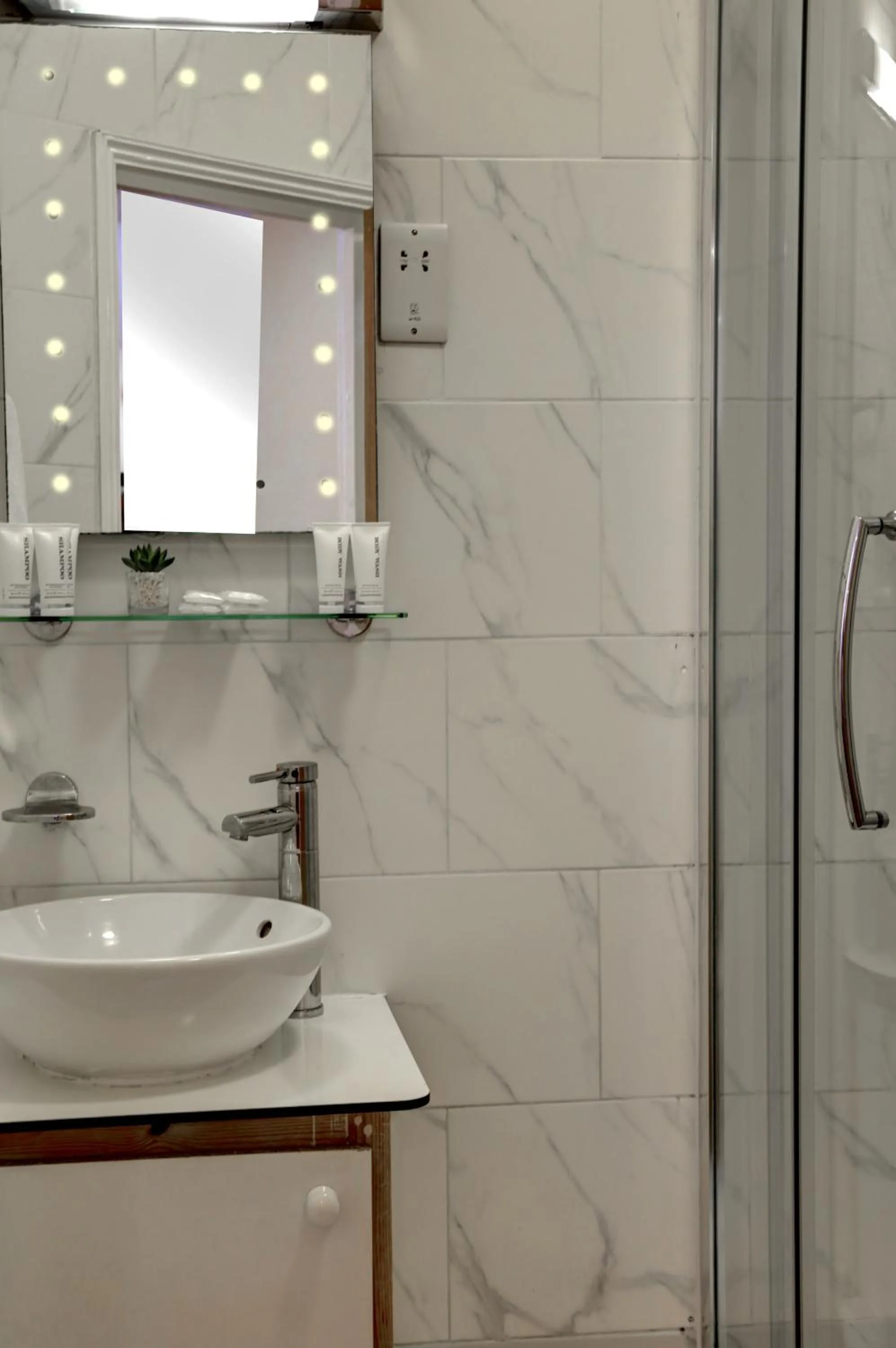 Bathroom in Best Western Greater London