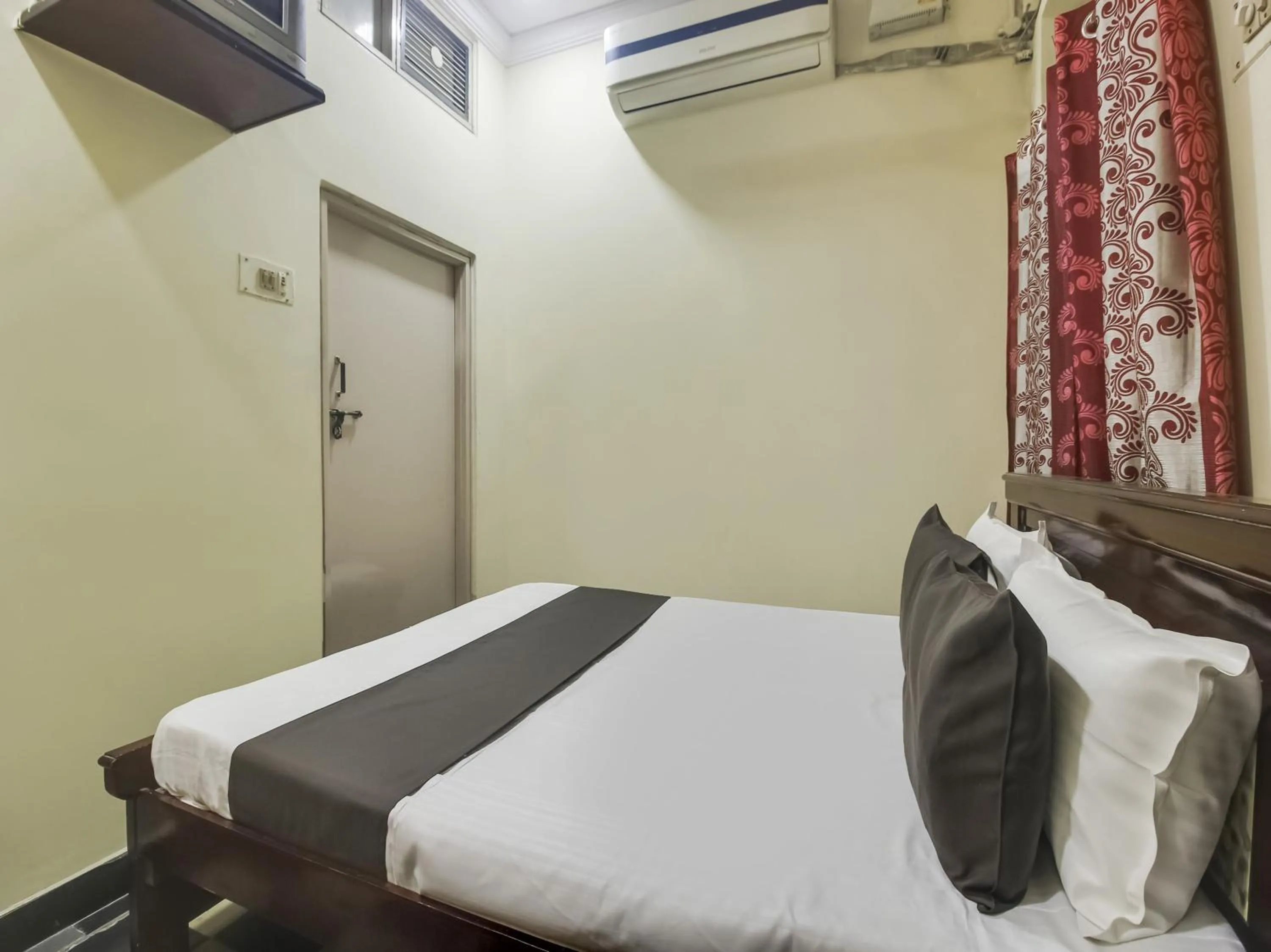 Bedroom, Bed in Hotel O Sri Gopi Mini Guest House Near Erragadda Metro Station