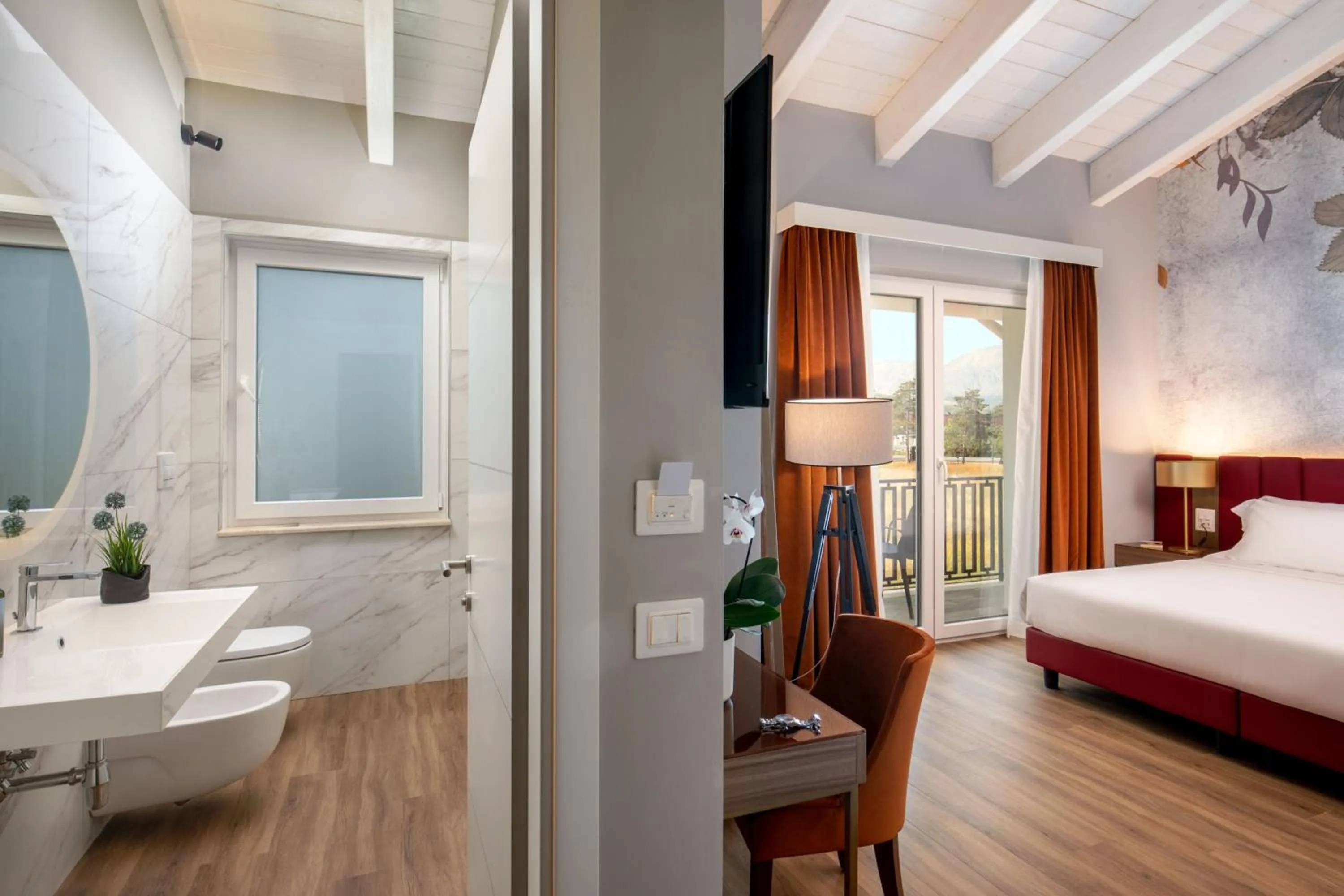 Bathroom, Bed in Hotel Della Piana