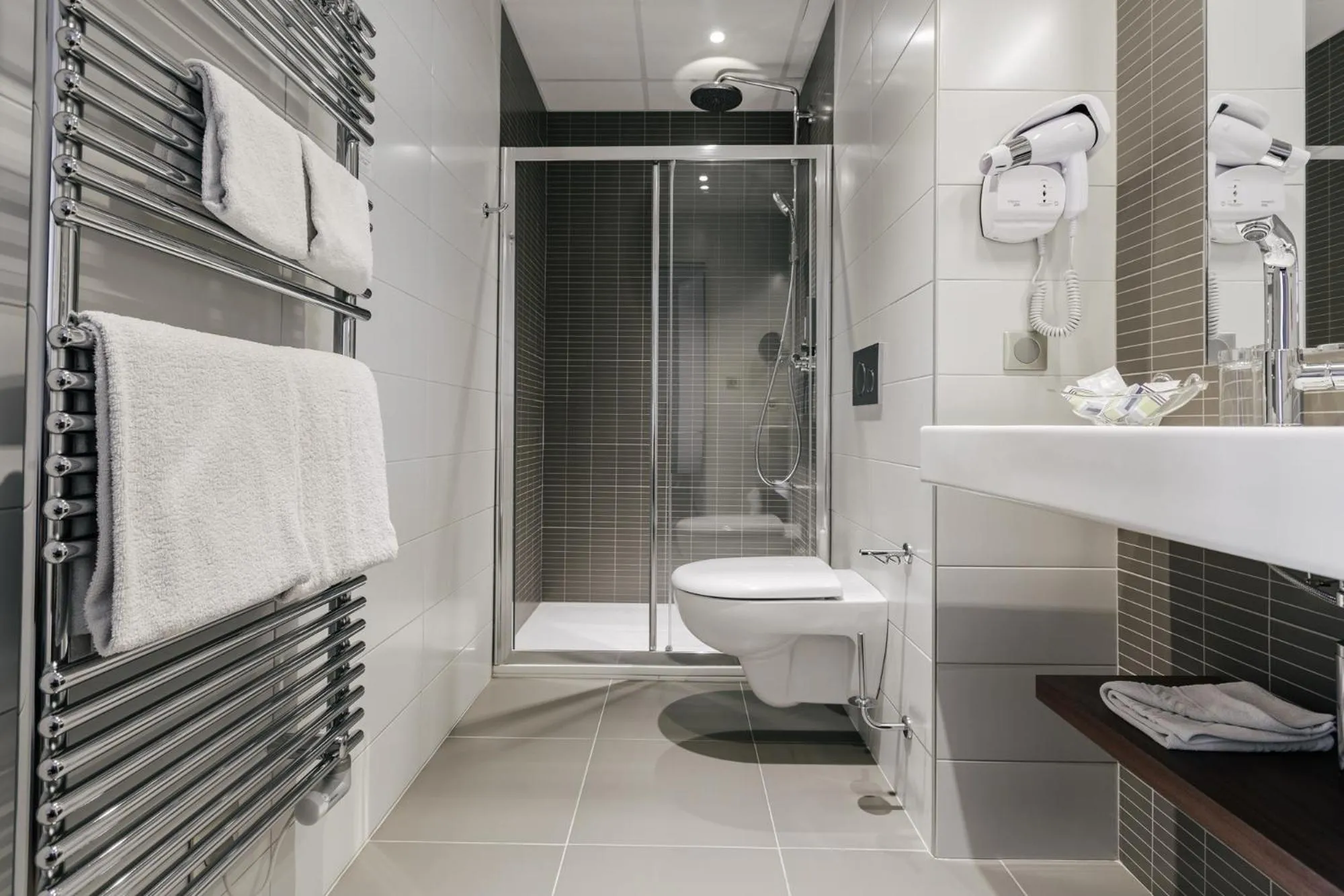 Bathroom in Hotel-Café du Trinquet