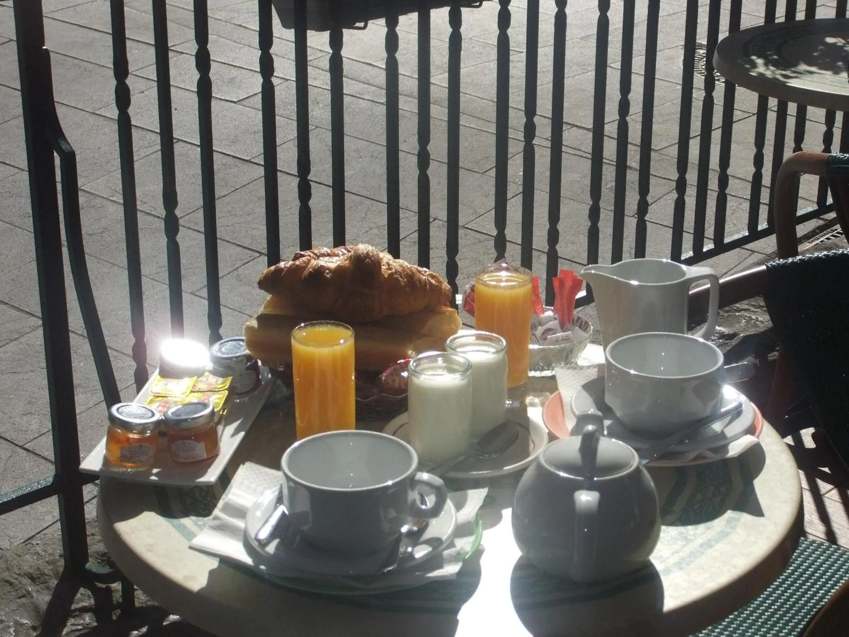 Breakfast in Hotel-Café du Trinquet
