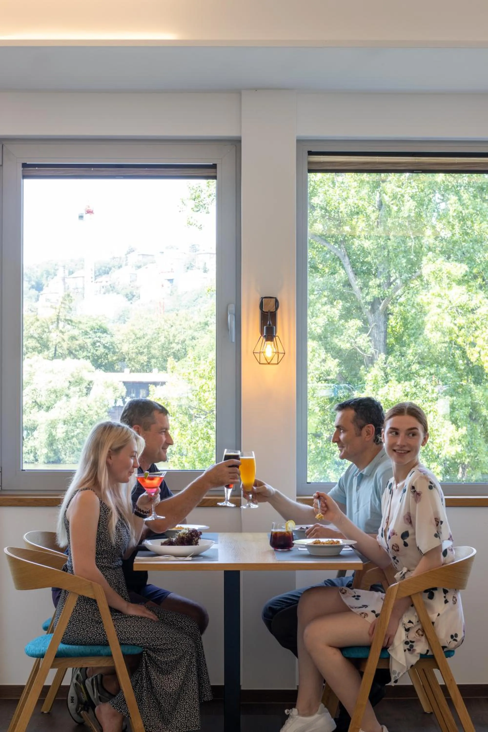 Restaurant/places to eat in Botel Racek