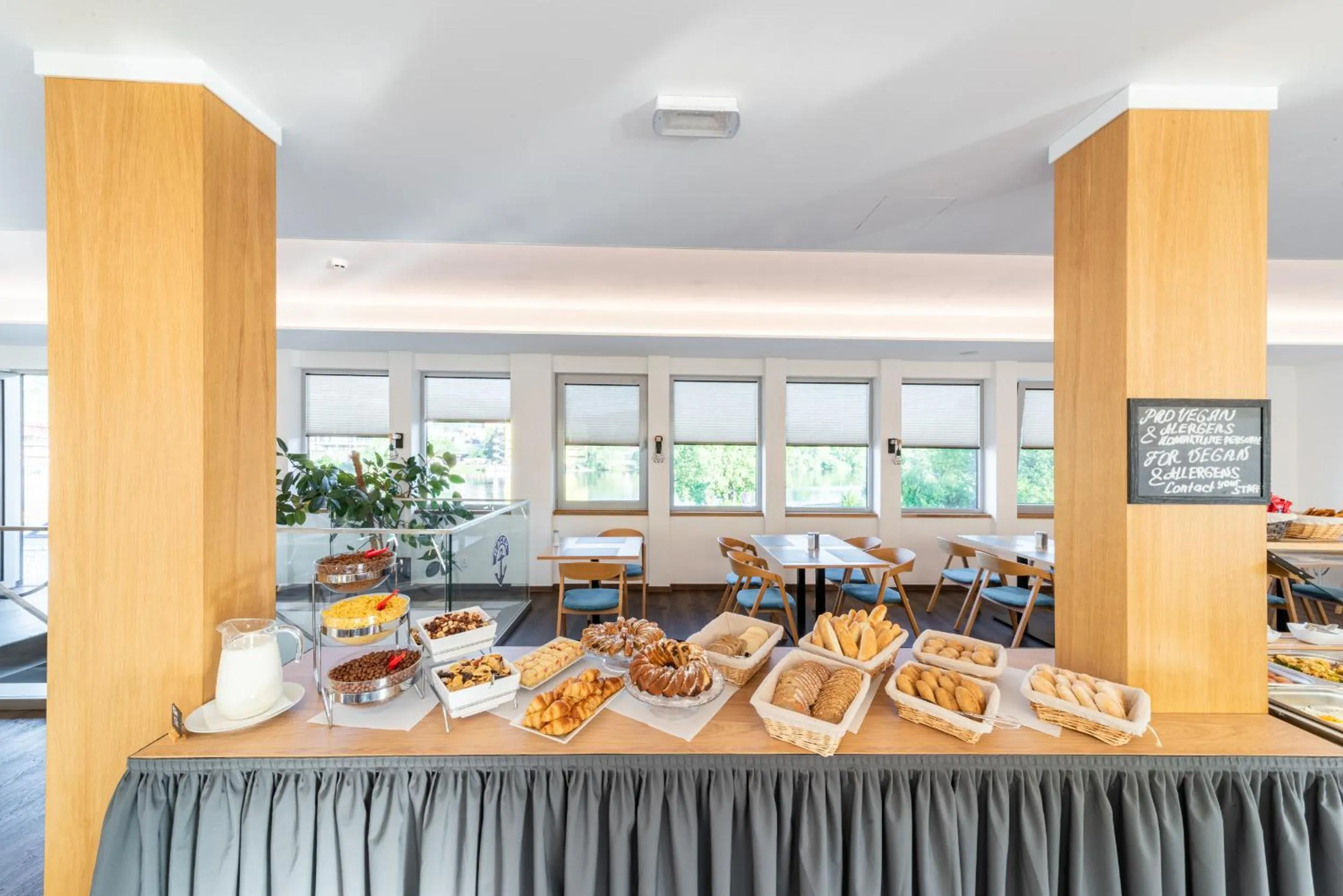 Restaurant/places to eat in Botel Racek