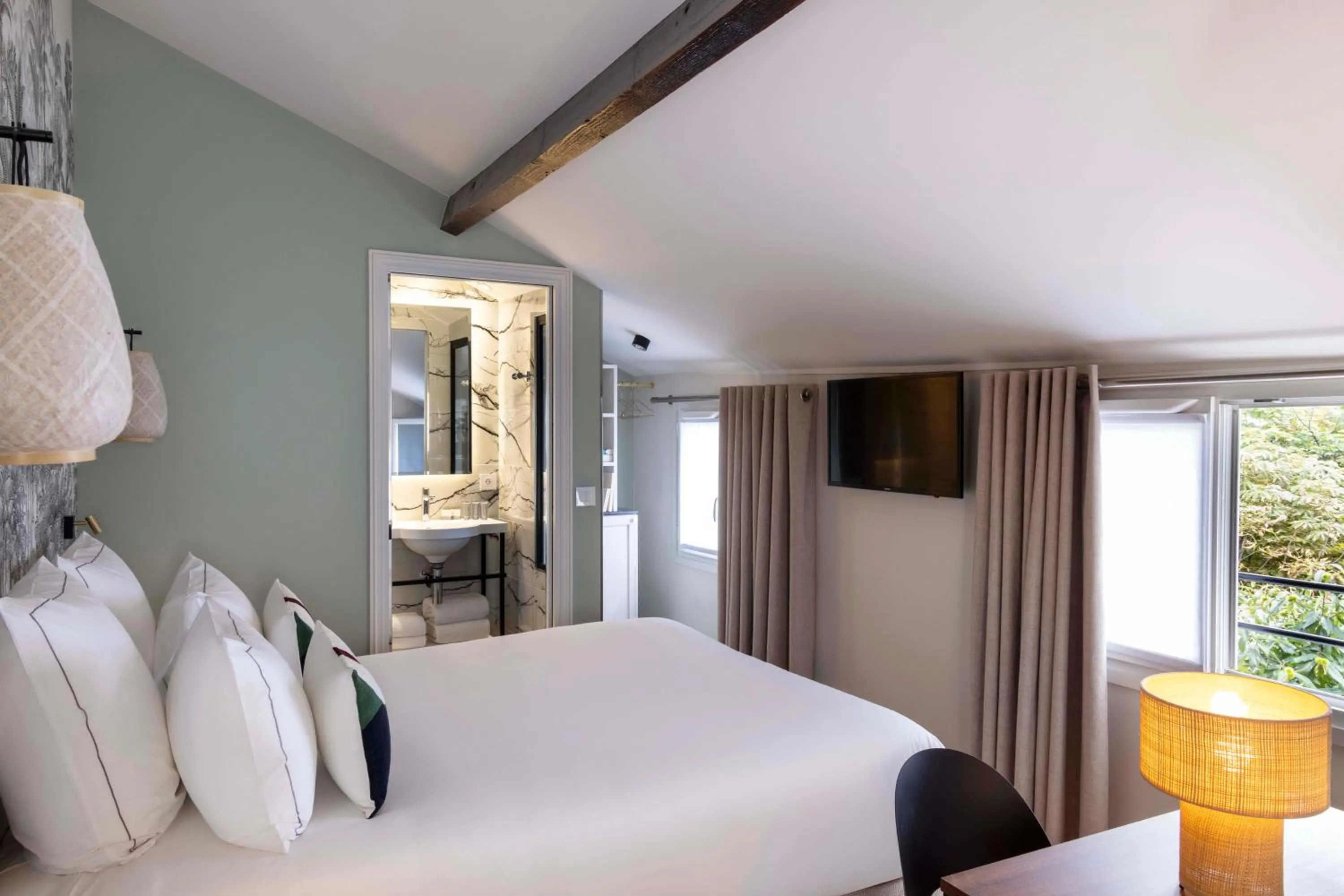 Photo of the whole room, Bed in Hôtel La Canopée