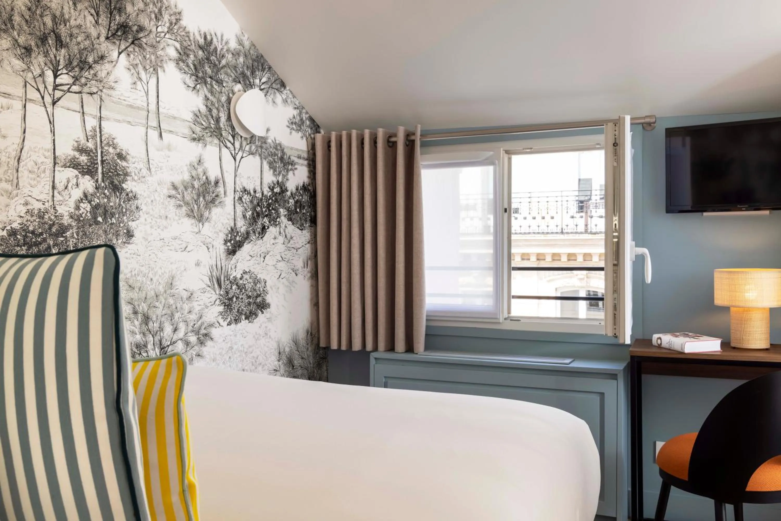 Bedroom, Bed in Hôtel La Canopée