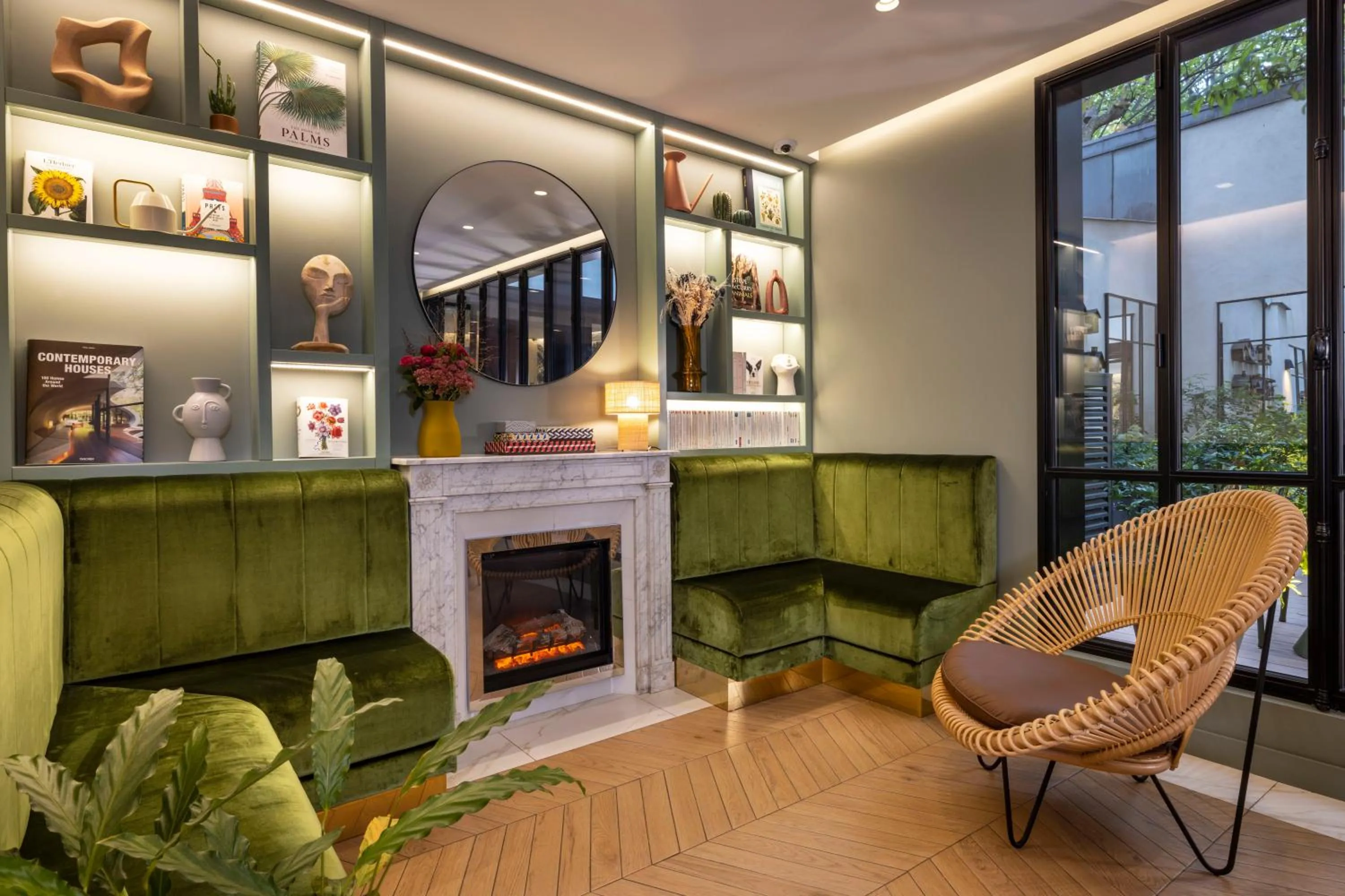 flat iron in Hôtel La Canopée