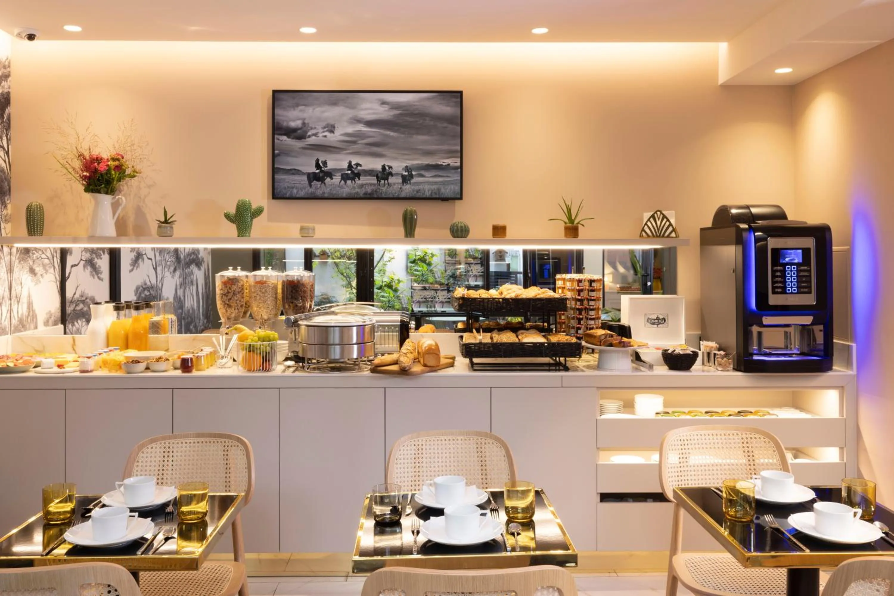 Buffet breakfast in Hôtel La Canopée