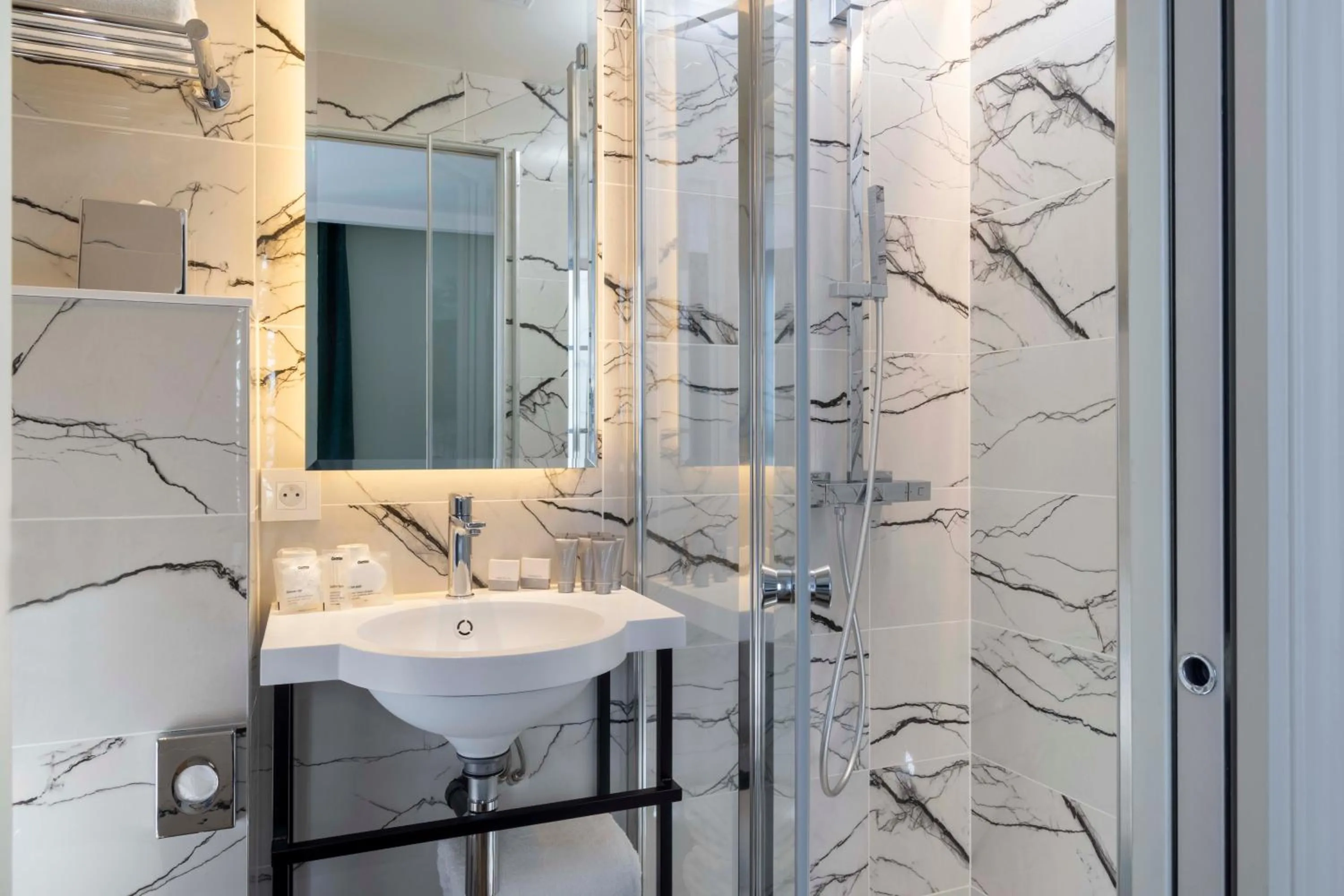 Bathroom in Hôtel La Canopée