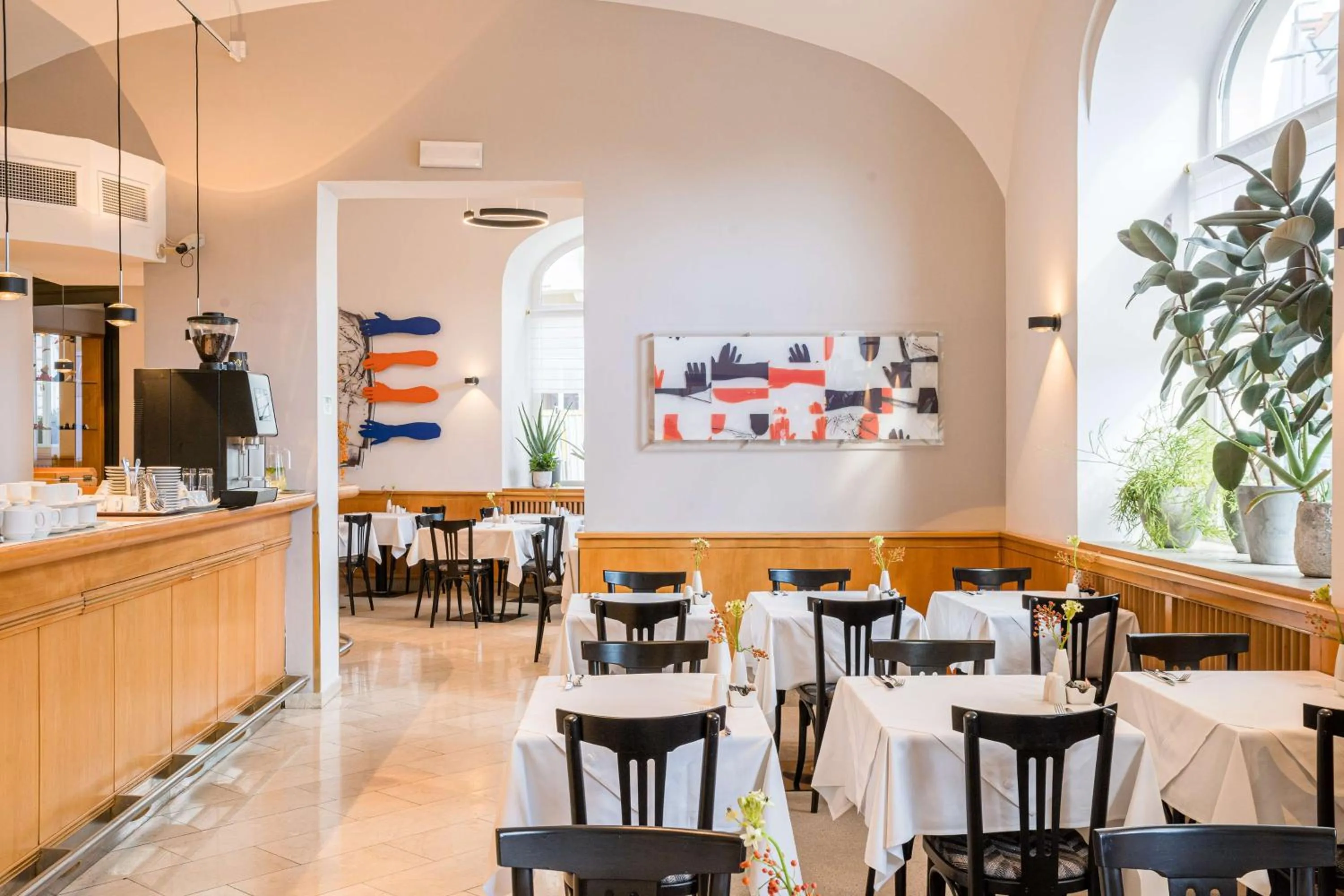 Restaurant/places to eat in Best Western Hotel Moran