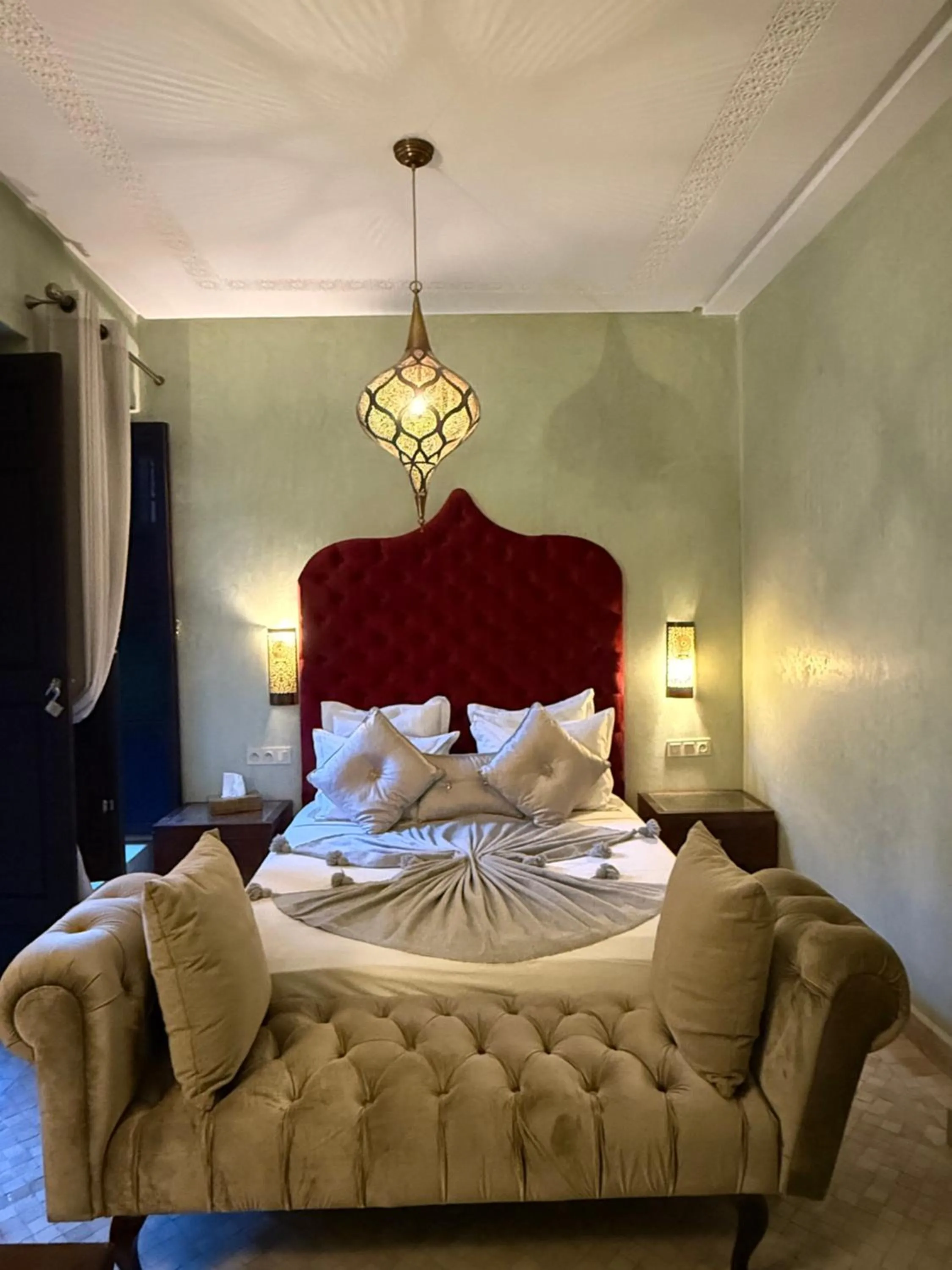 Bed in Riad Sultan Suleiman & Spa