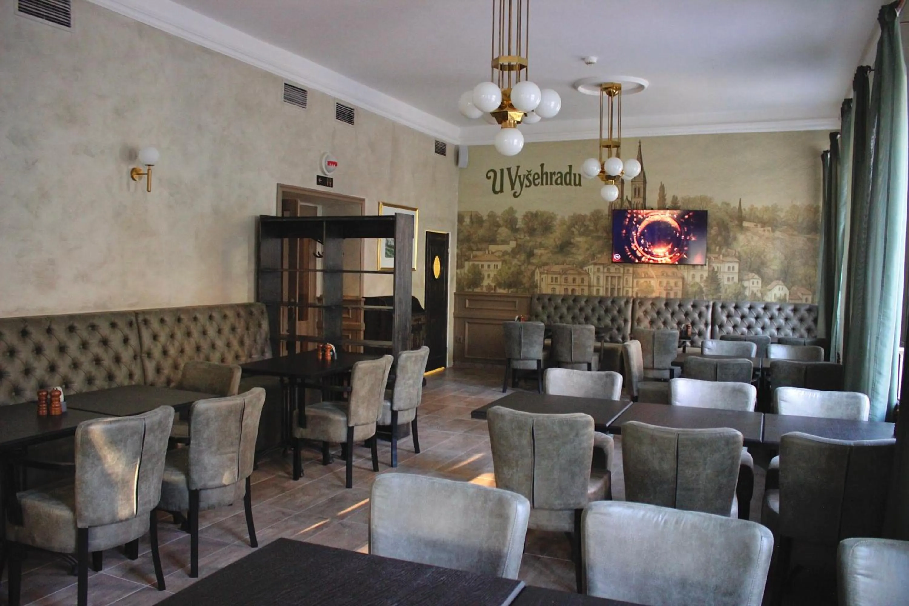 Restaurant/places to eat in Union Hotel Prague