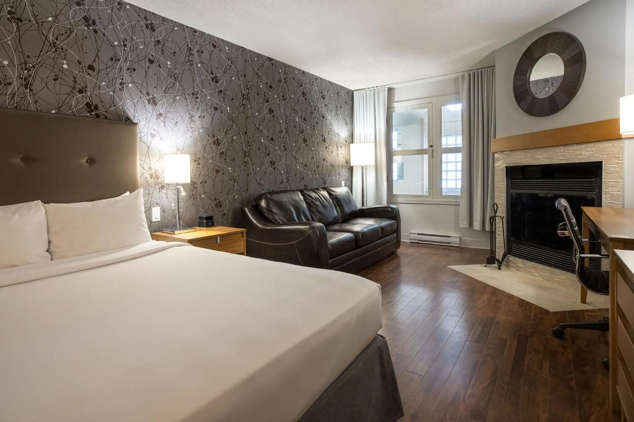 Photo of the whole room, Bed in Hotel Chateau Bromont