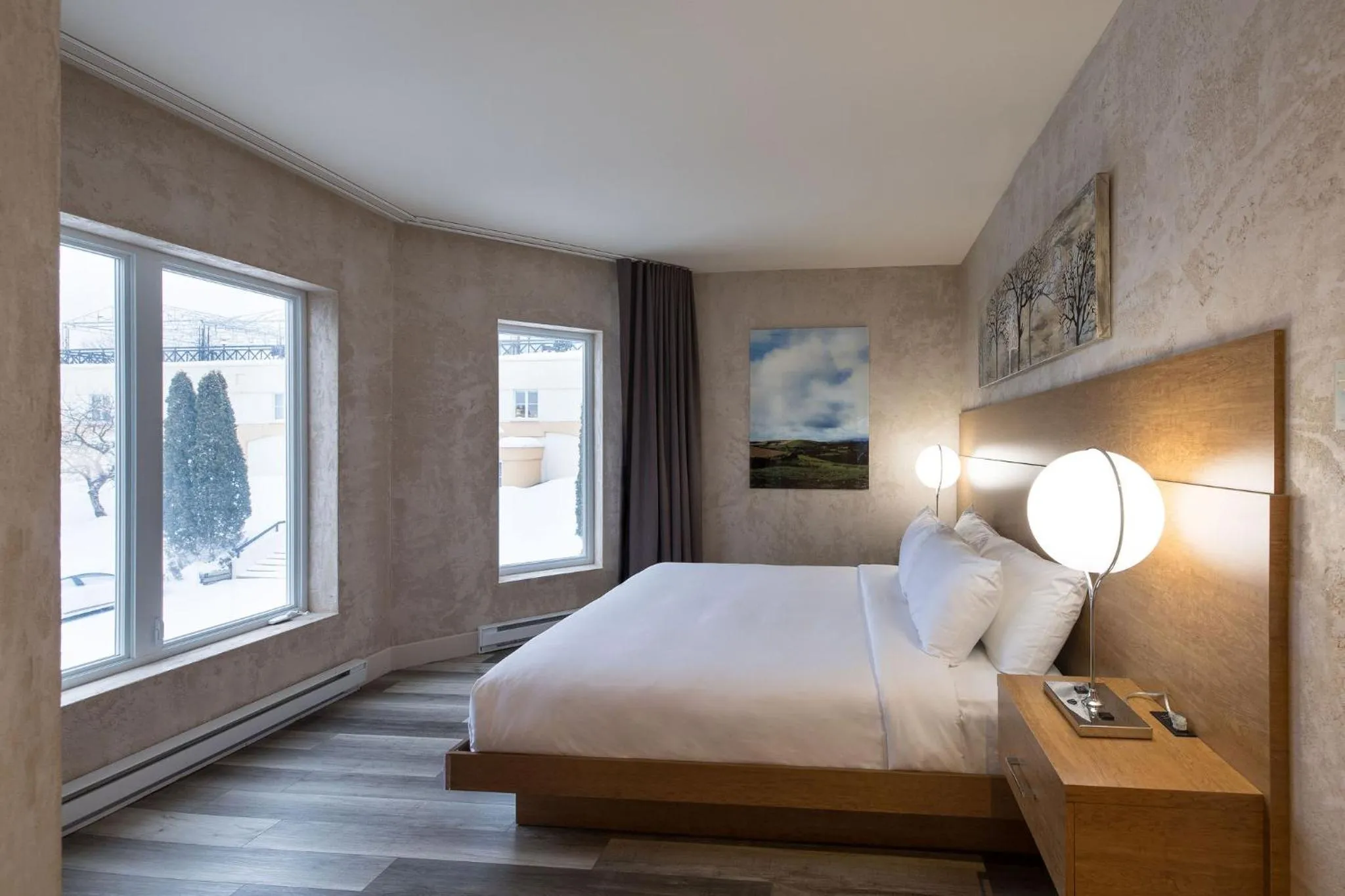 Bedroom, Bed in Hotel Chateau Bromont