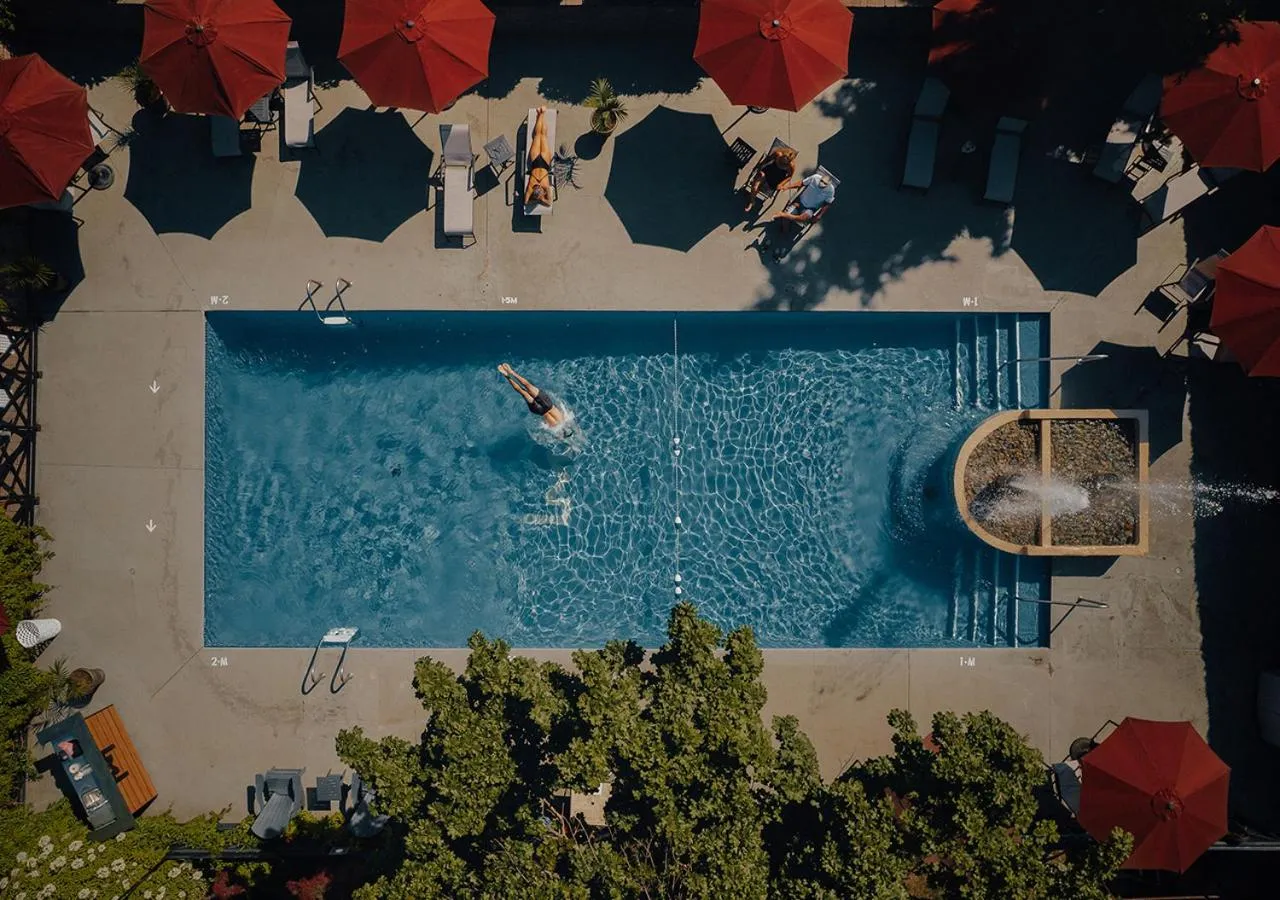 Swimming pool in Hotel Chateau Bromont