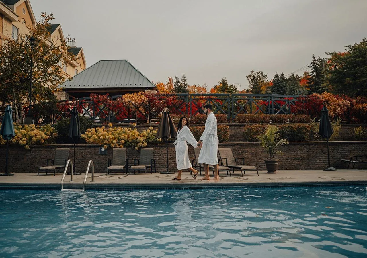 Swimming pool in Hotel Chateau Bromont
