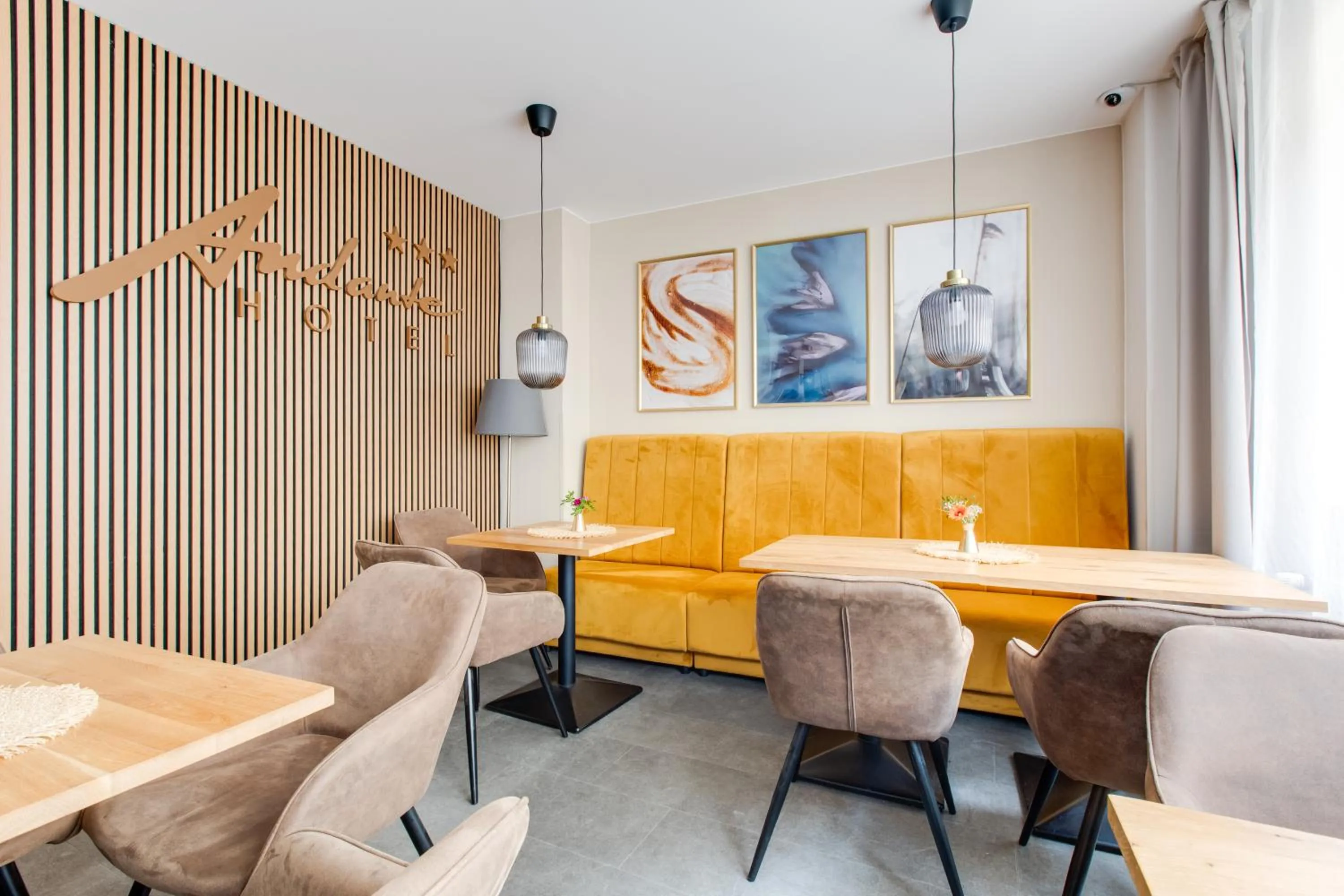 Restaurant/places to eat in Hotel Andante