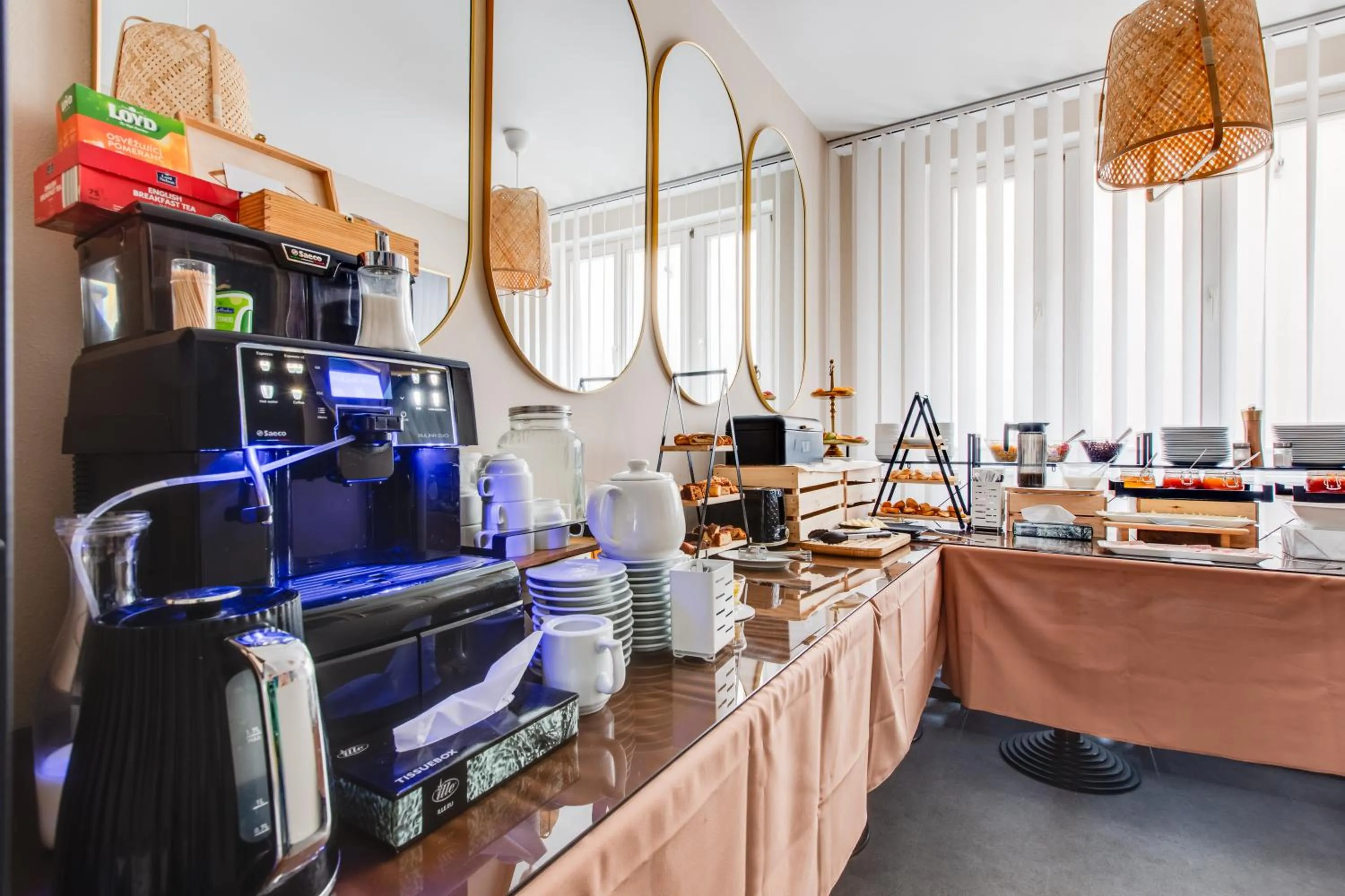 Restaurant/places to eat in Hotel Andante