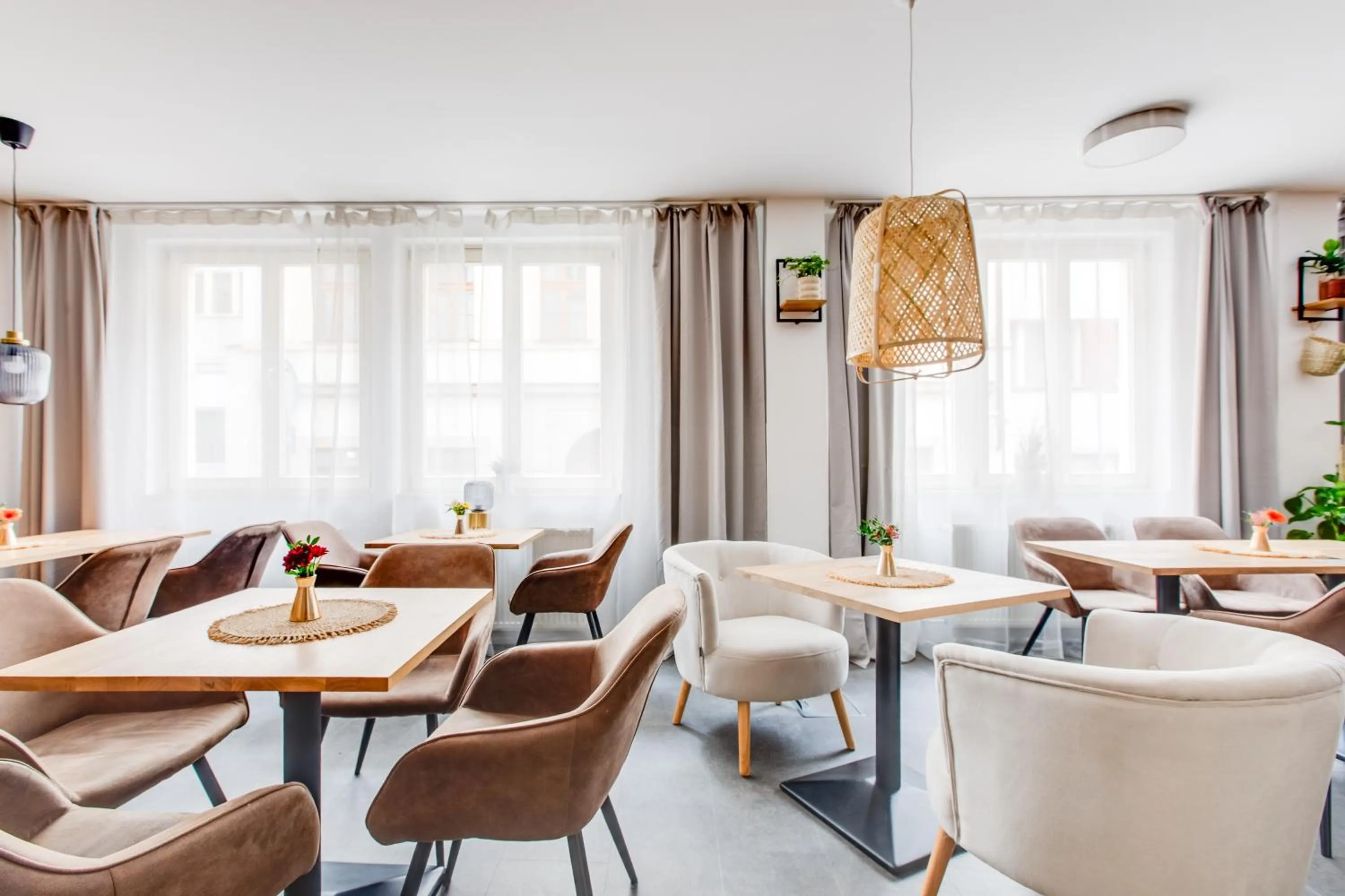 Restaurant/places to eat in Hotel Andante