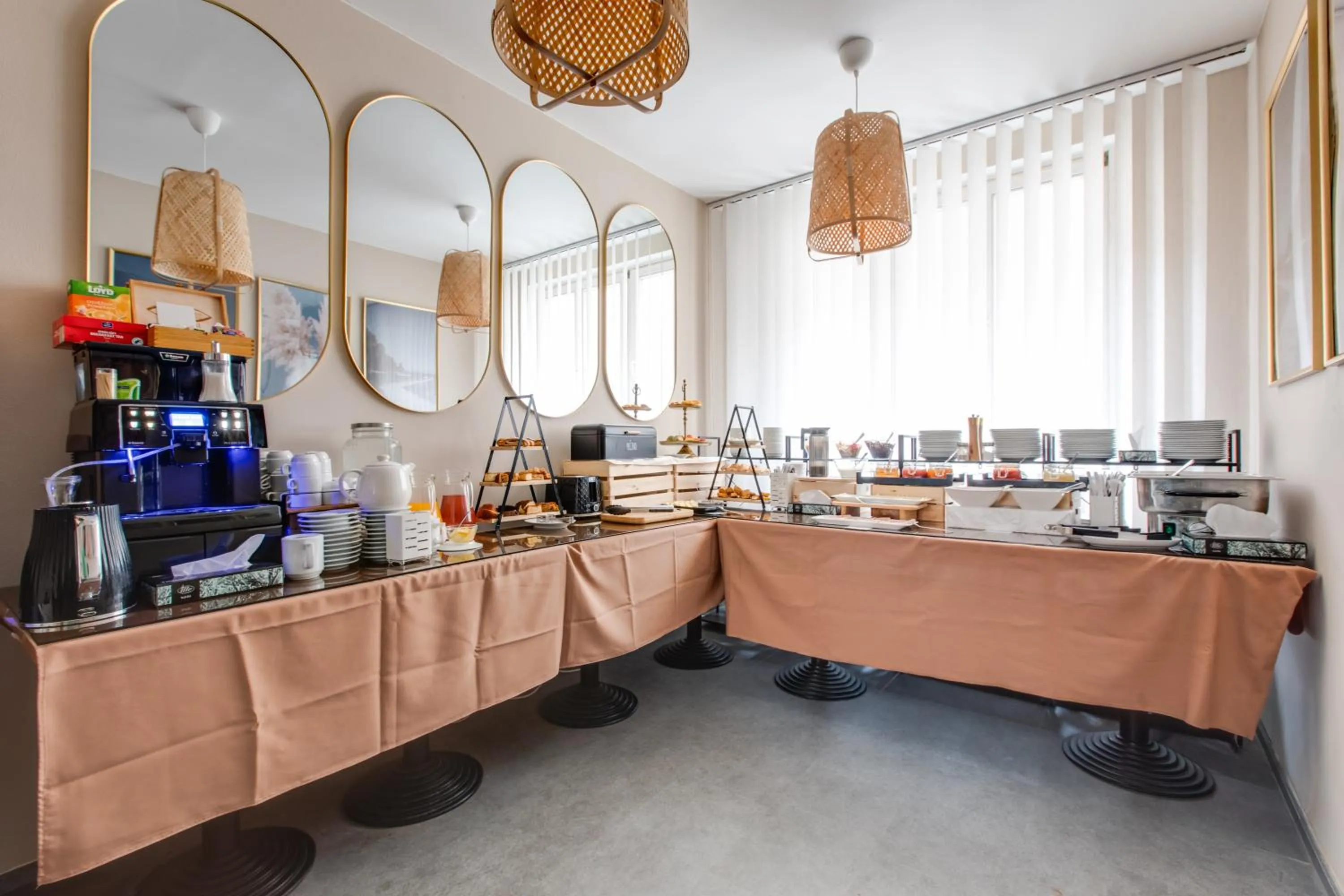 Restaurant/places to eat in Hotel Andante