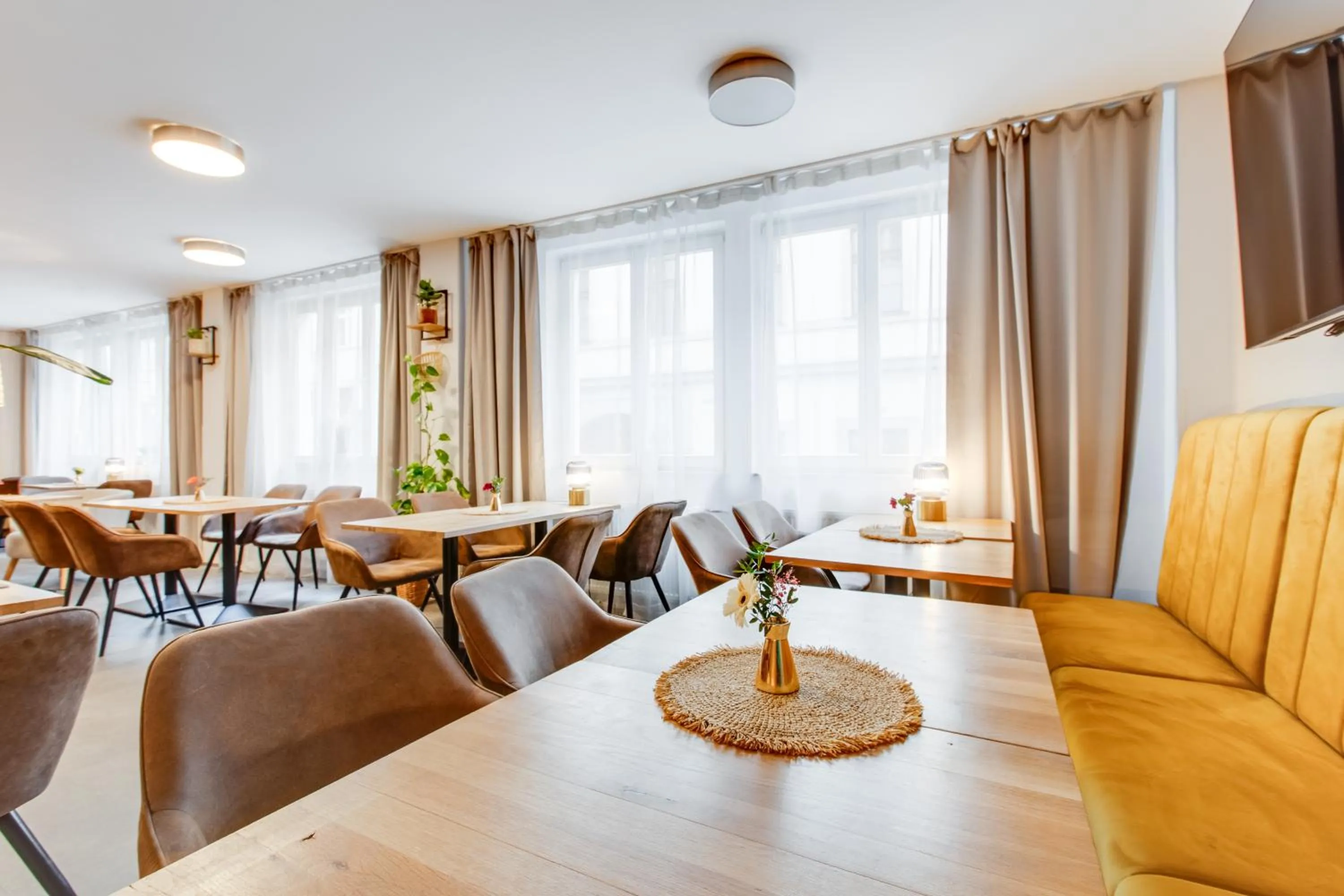 Restaurant/places to eat in Hotel Andante