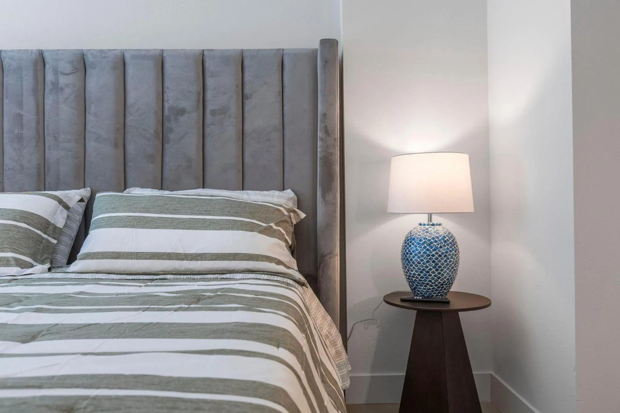 Bed in 1 Luxury Apartment