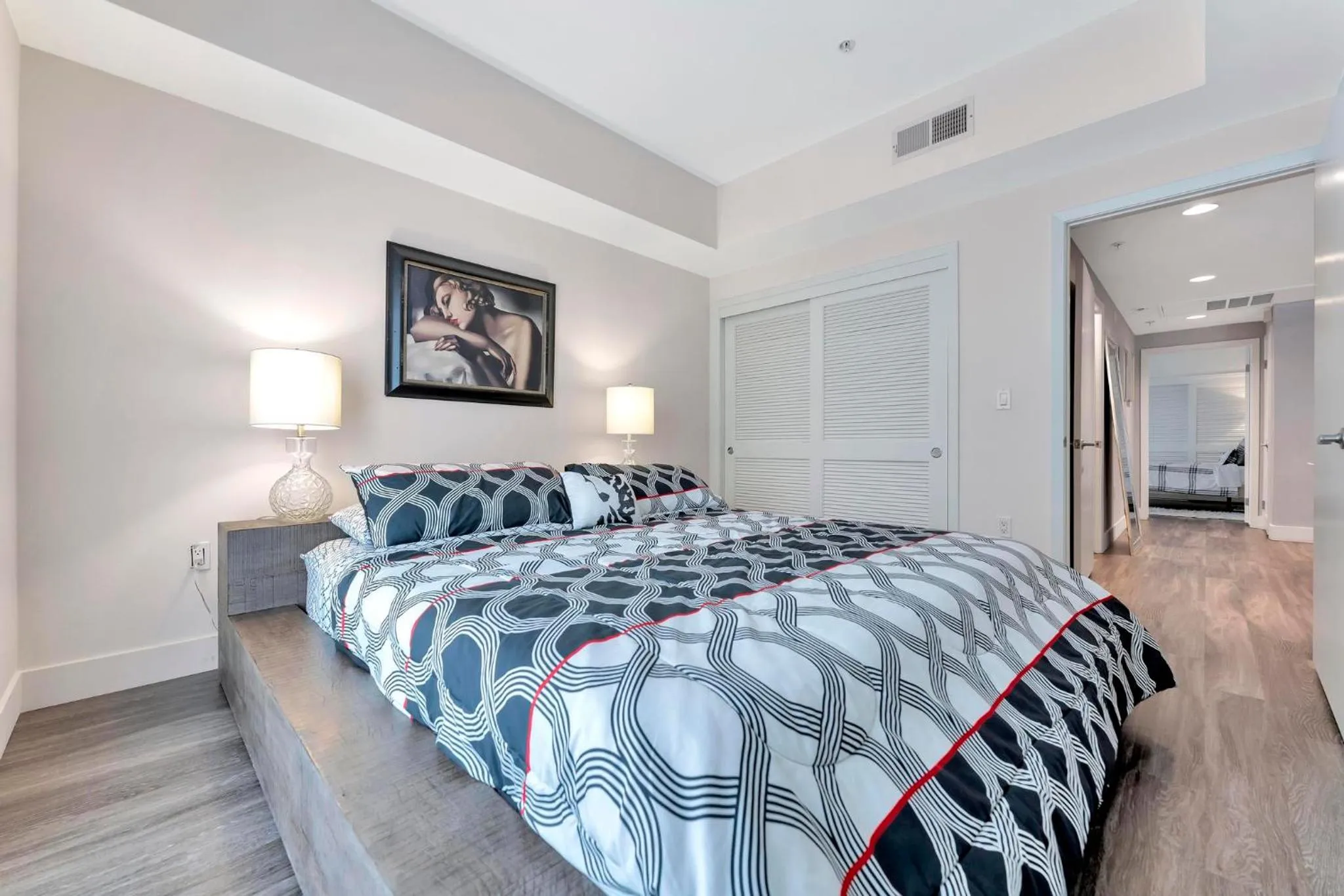 Bed in 1 Luxury Apartment