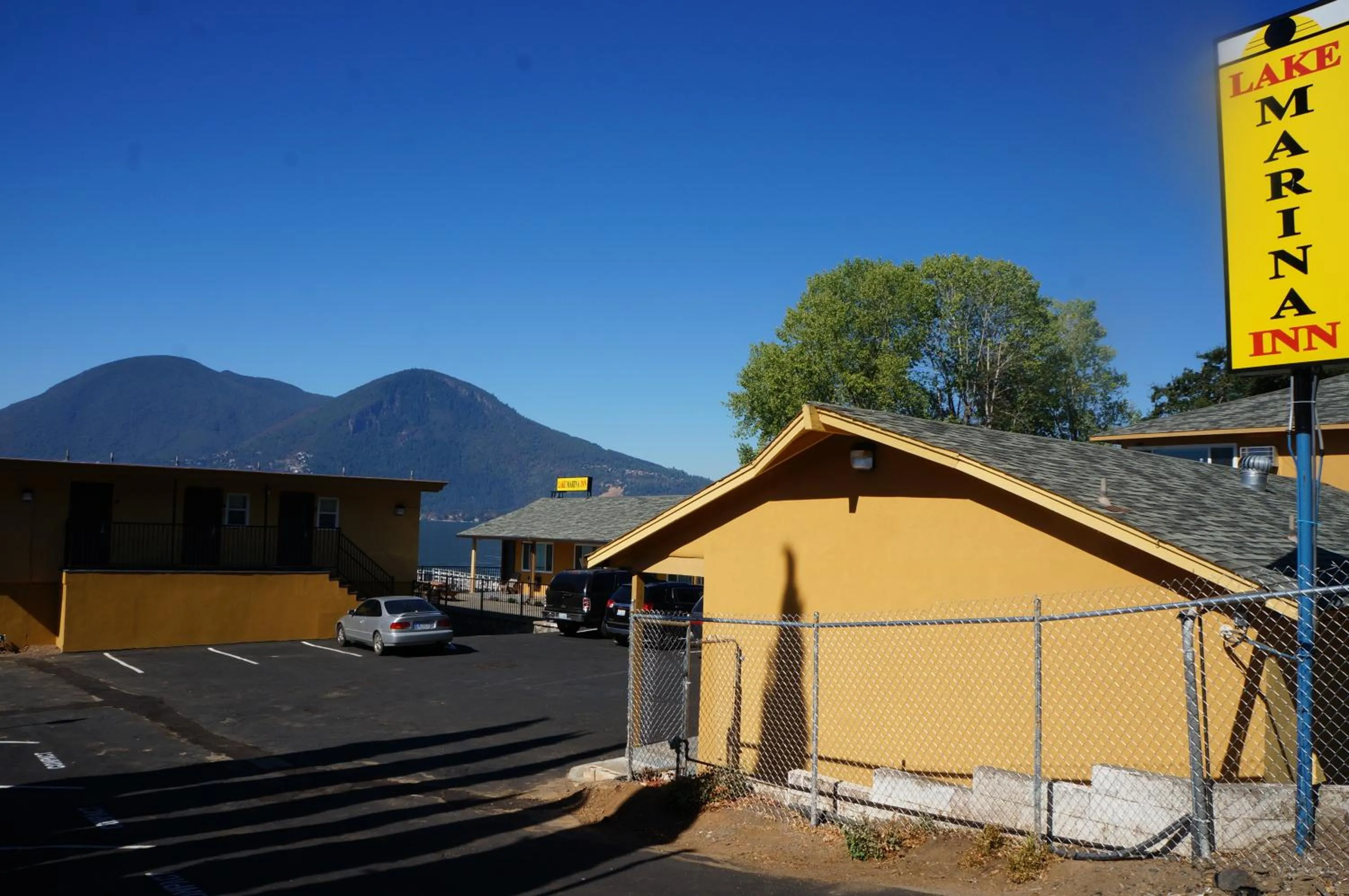 Property building in Lake Marina Inn