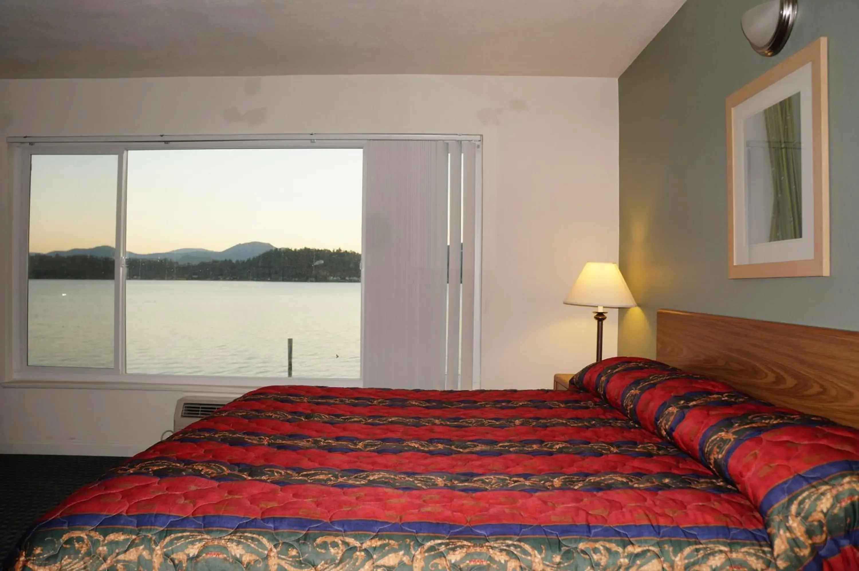 King Room with Lake View in Lake Marina Inn King Room with Lake View in Lake Marina Inn