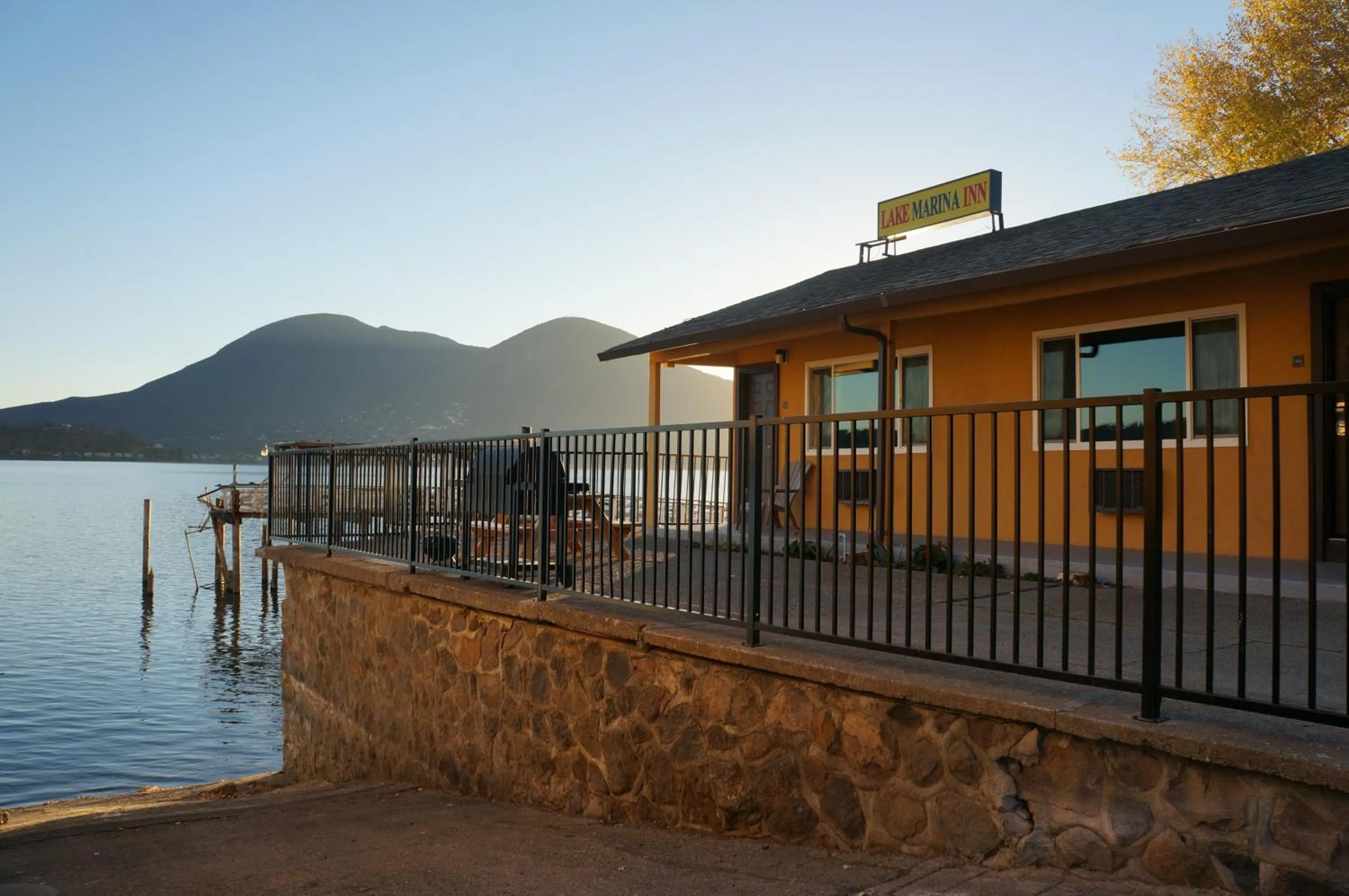 Property building in Lake Marina Inn