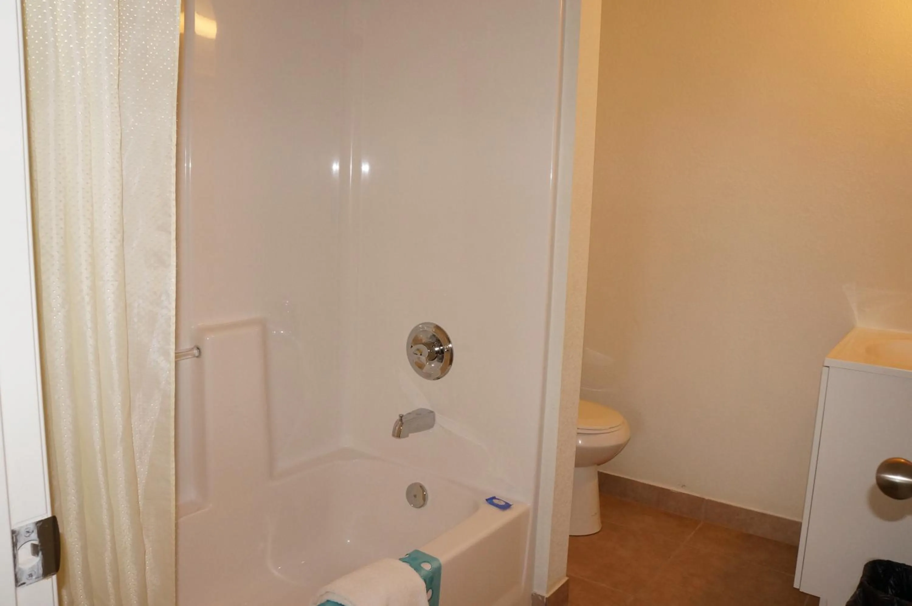 Bathroom in Lake Marina Inn