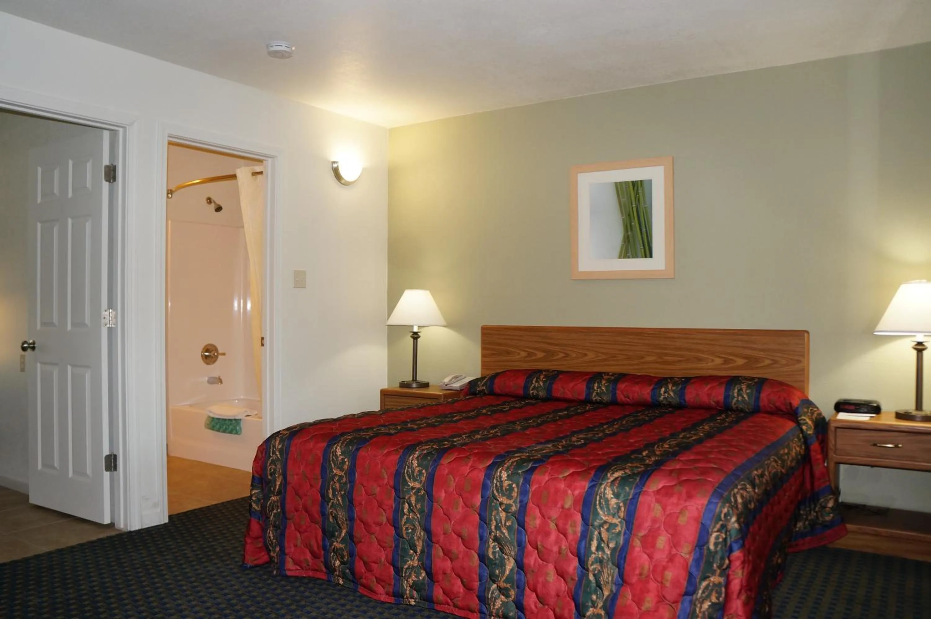 Bed in Lake Marina Inn