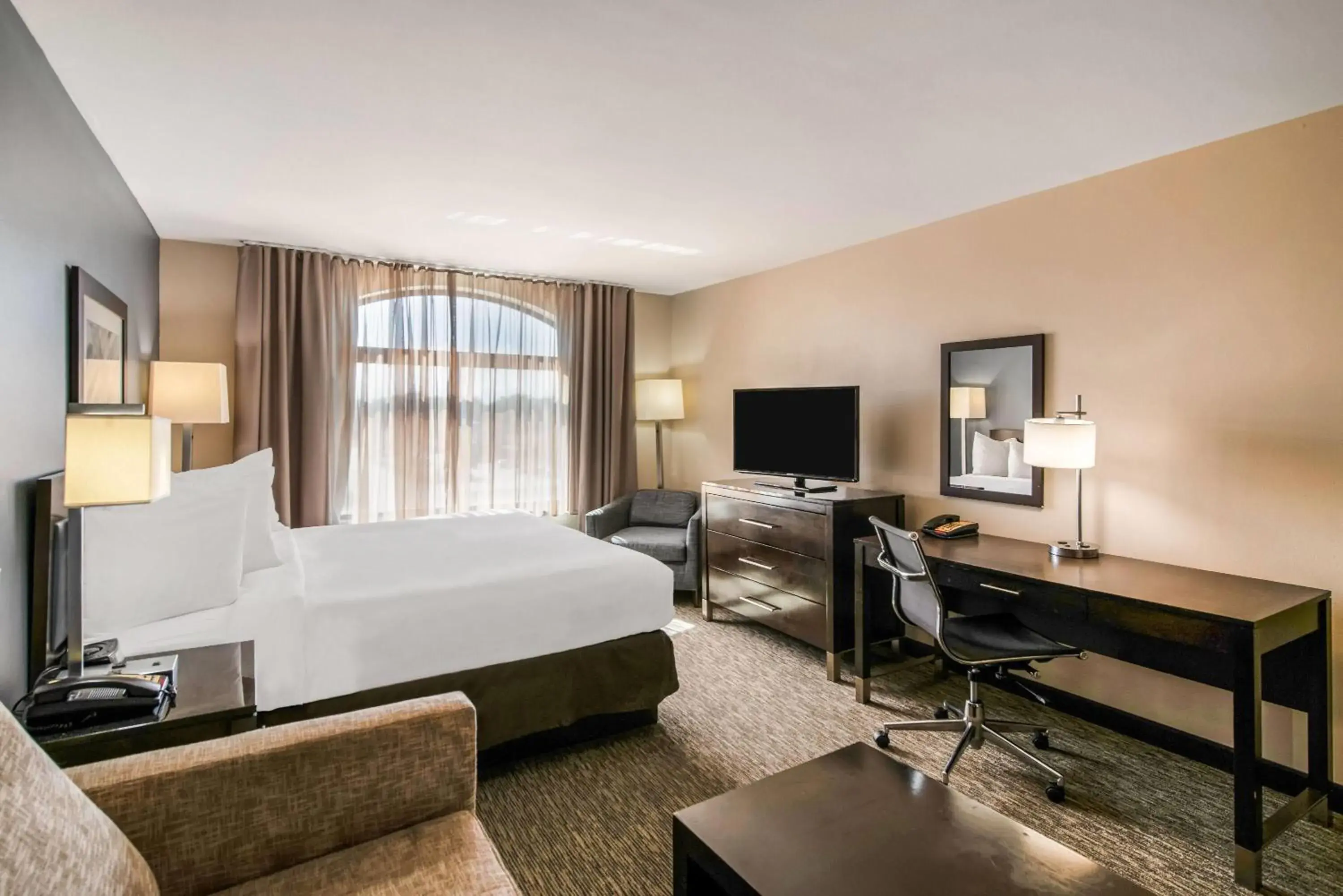 Deluxe King Room - Non-Smoking in Wingate Slidell New Orleans Deluxe King Room - Non-Smoking in Wingate Slidell New Orleans