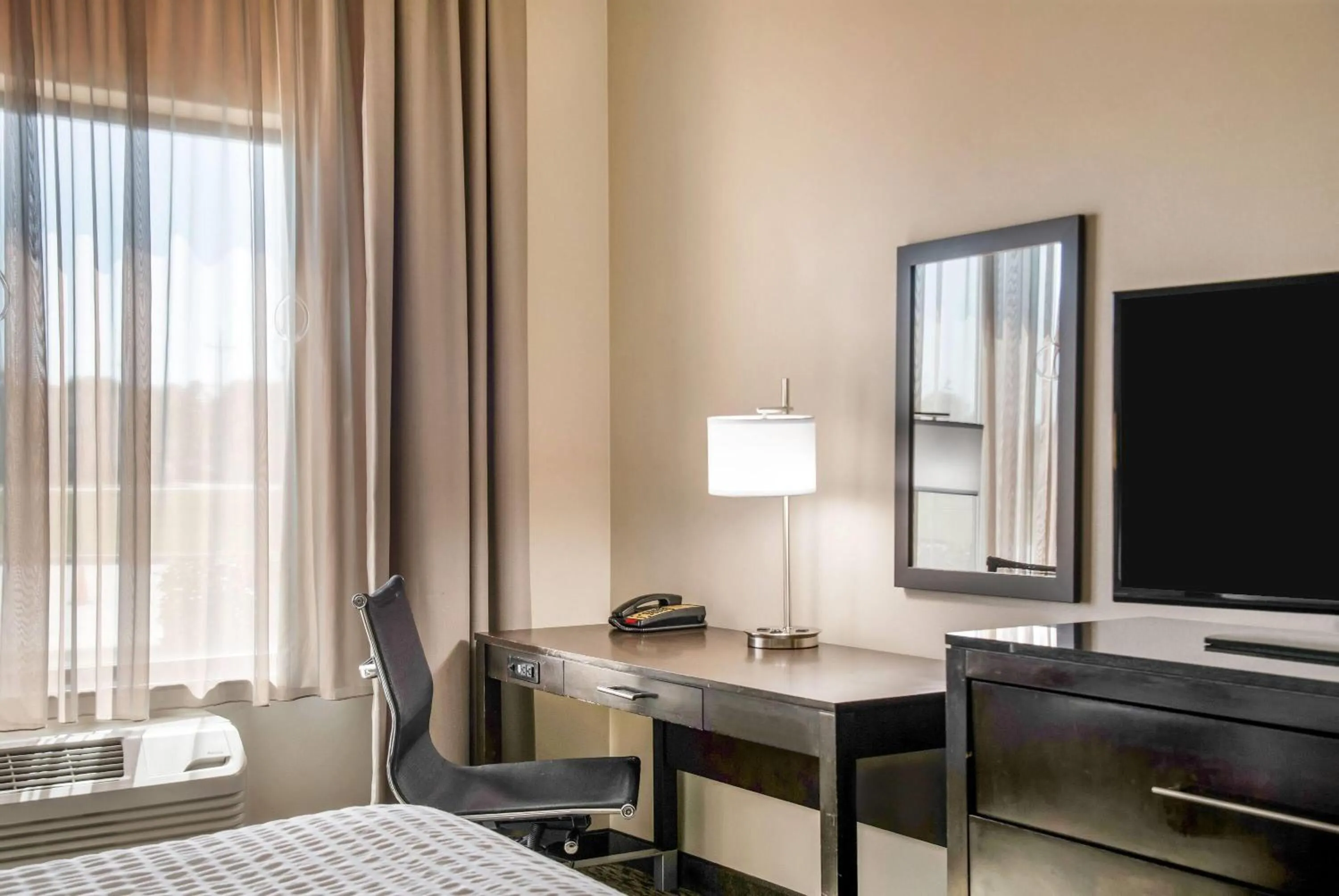 Bed in Wingate Slidell New Orleans