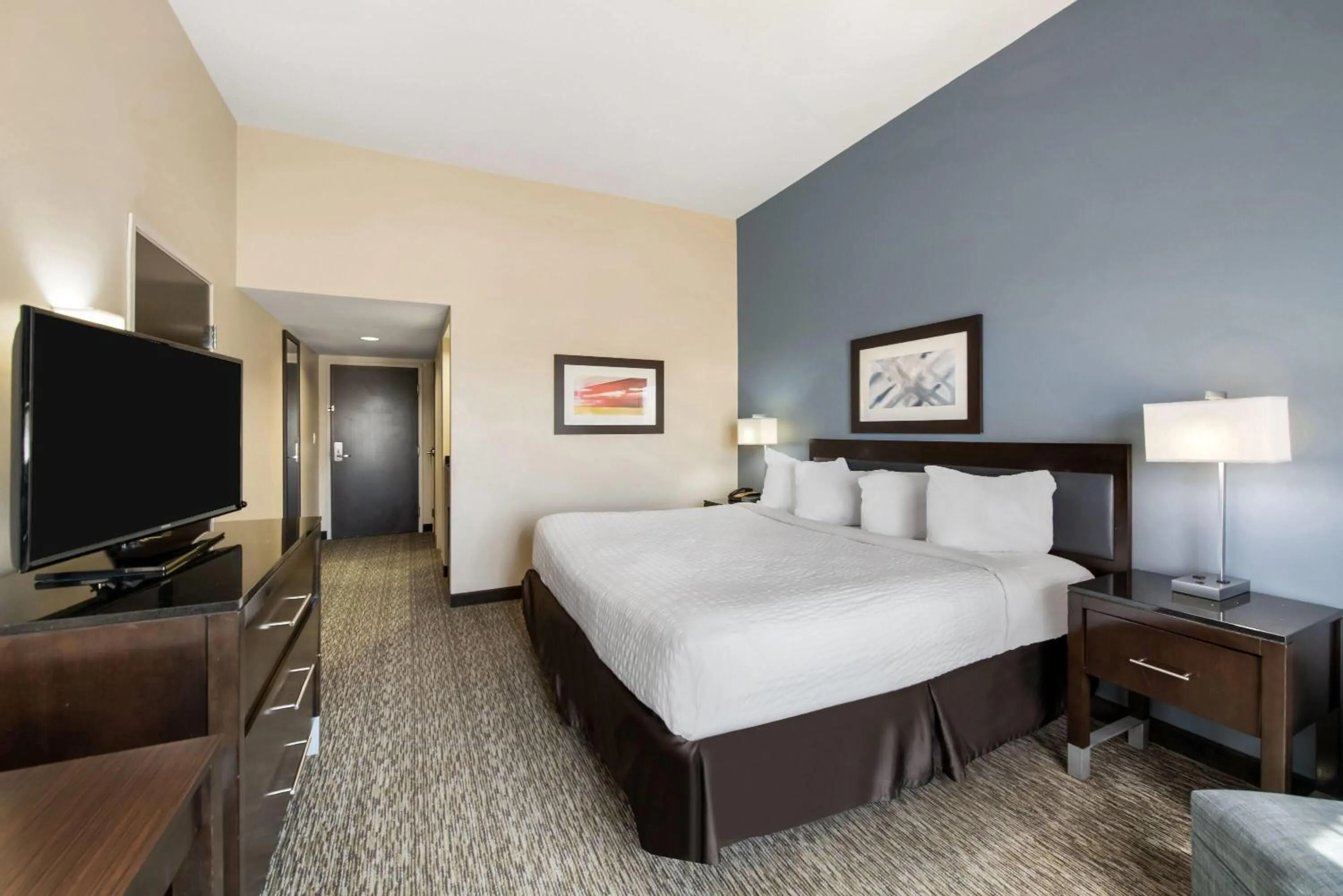 Bed in Wingate Slidell New Orleans