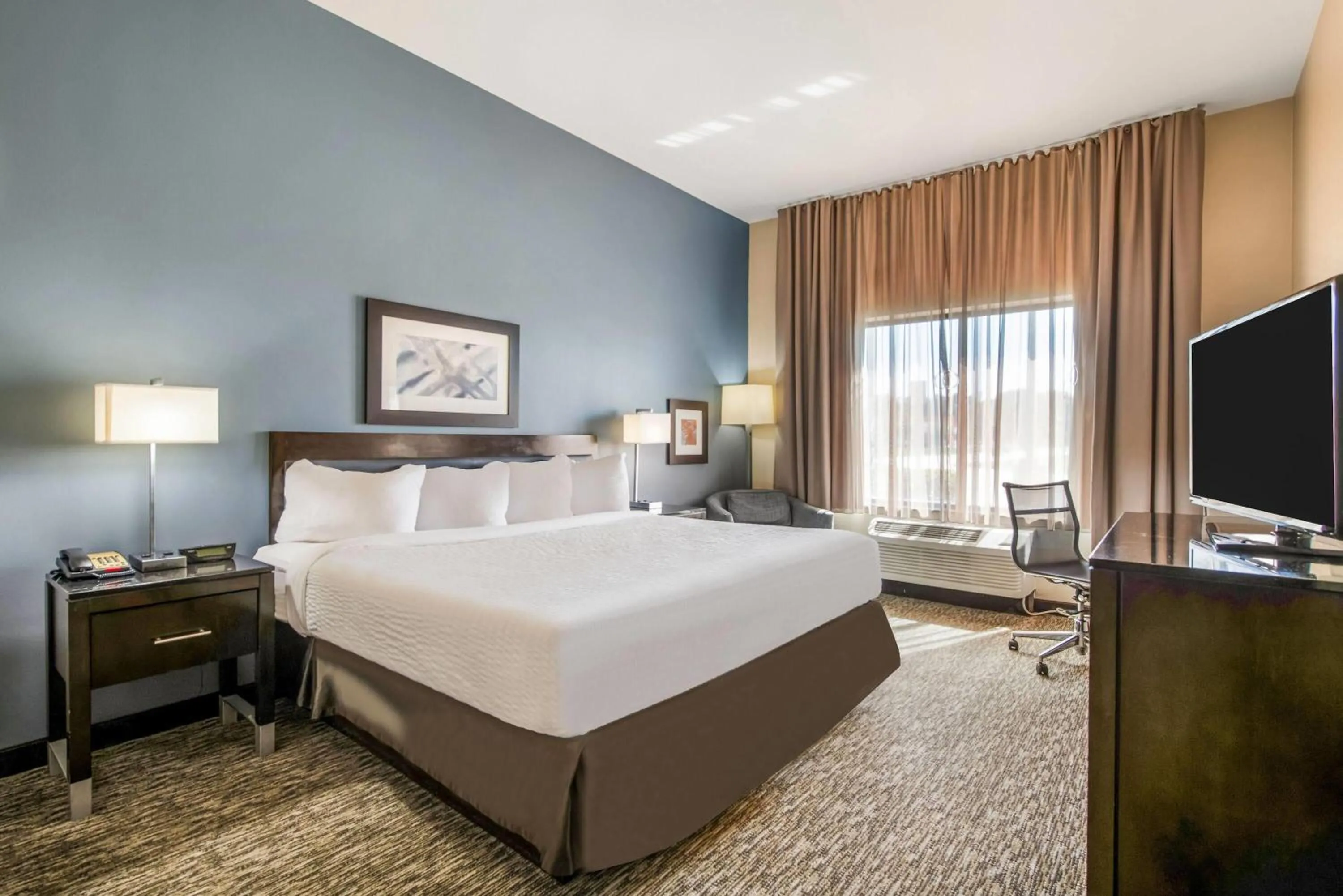 Bed in Wingate Slidell New Orleans