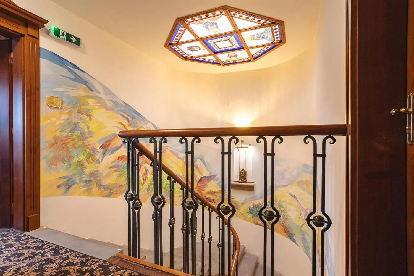 Decorative detail in Royal Ricc