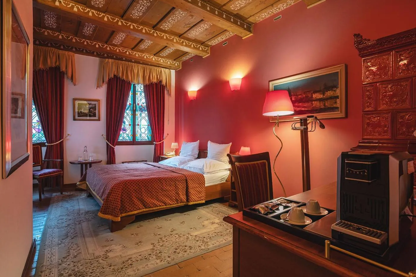 Bedroom, Bed in Royal Ricc