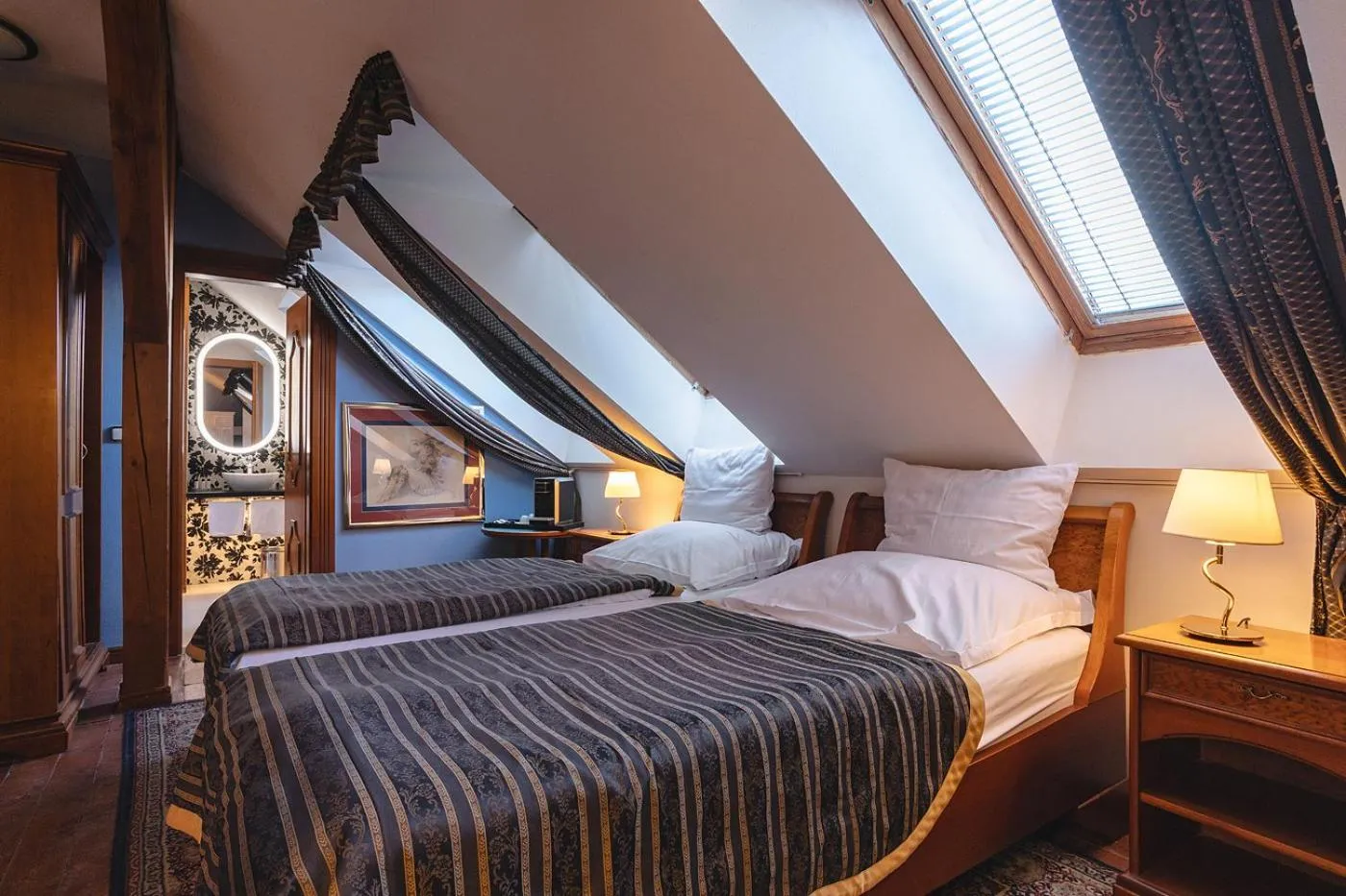 Bedroom, Bed in Royal Ricc