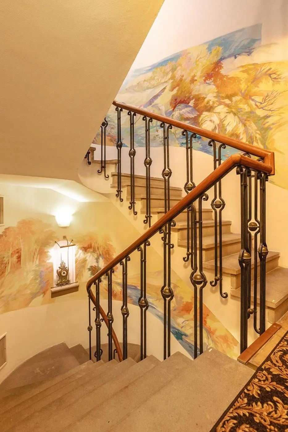 Decorative detail in Royal Ricc