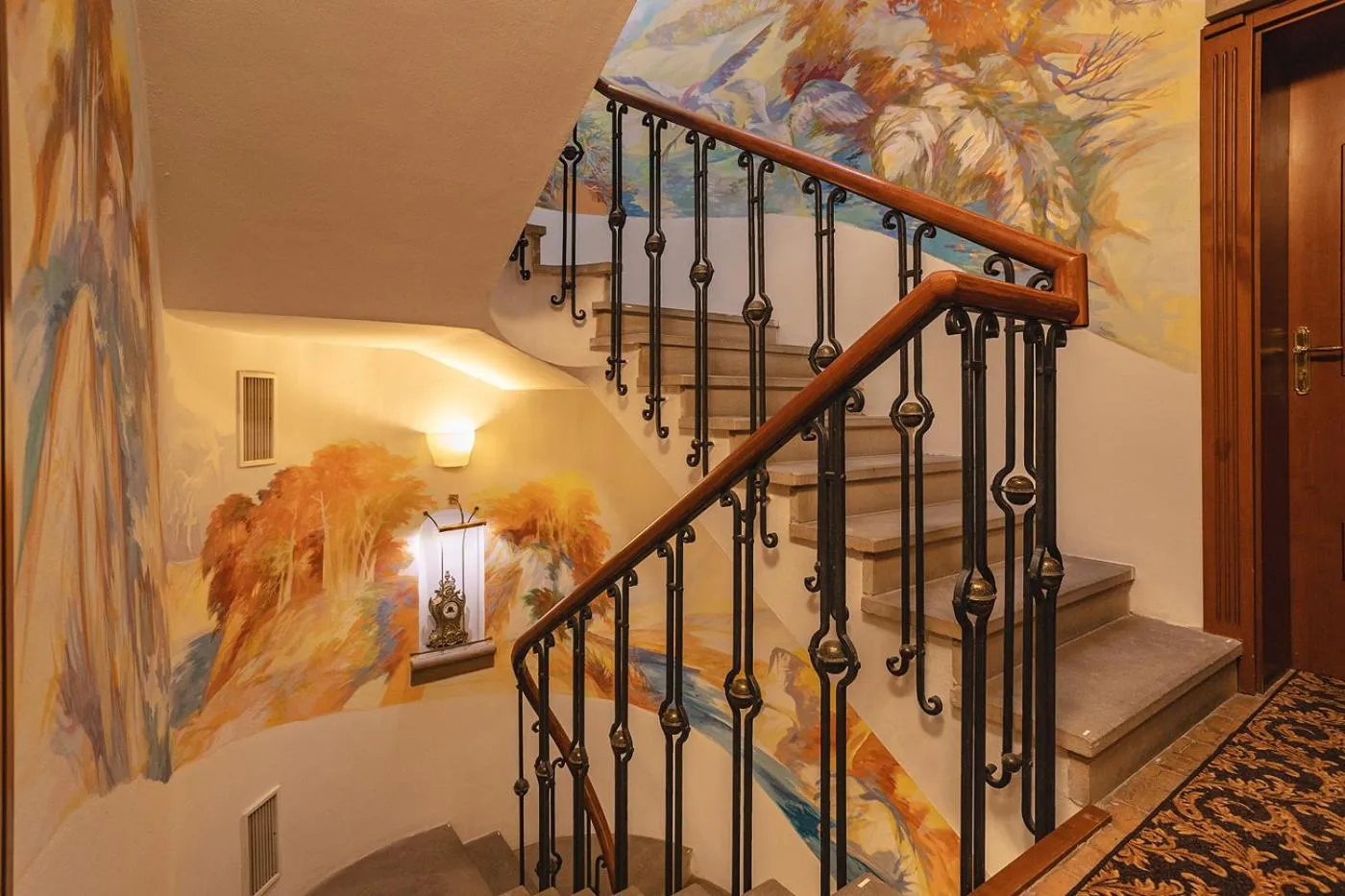 Decorative detail in Royal Ricc