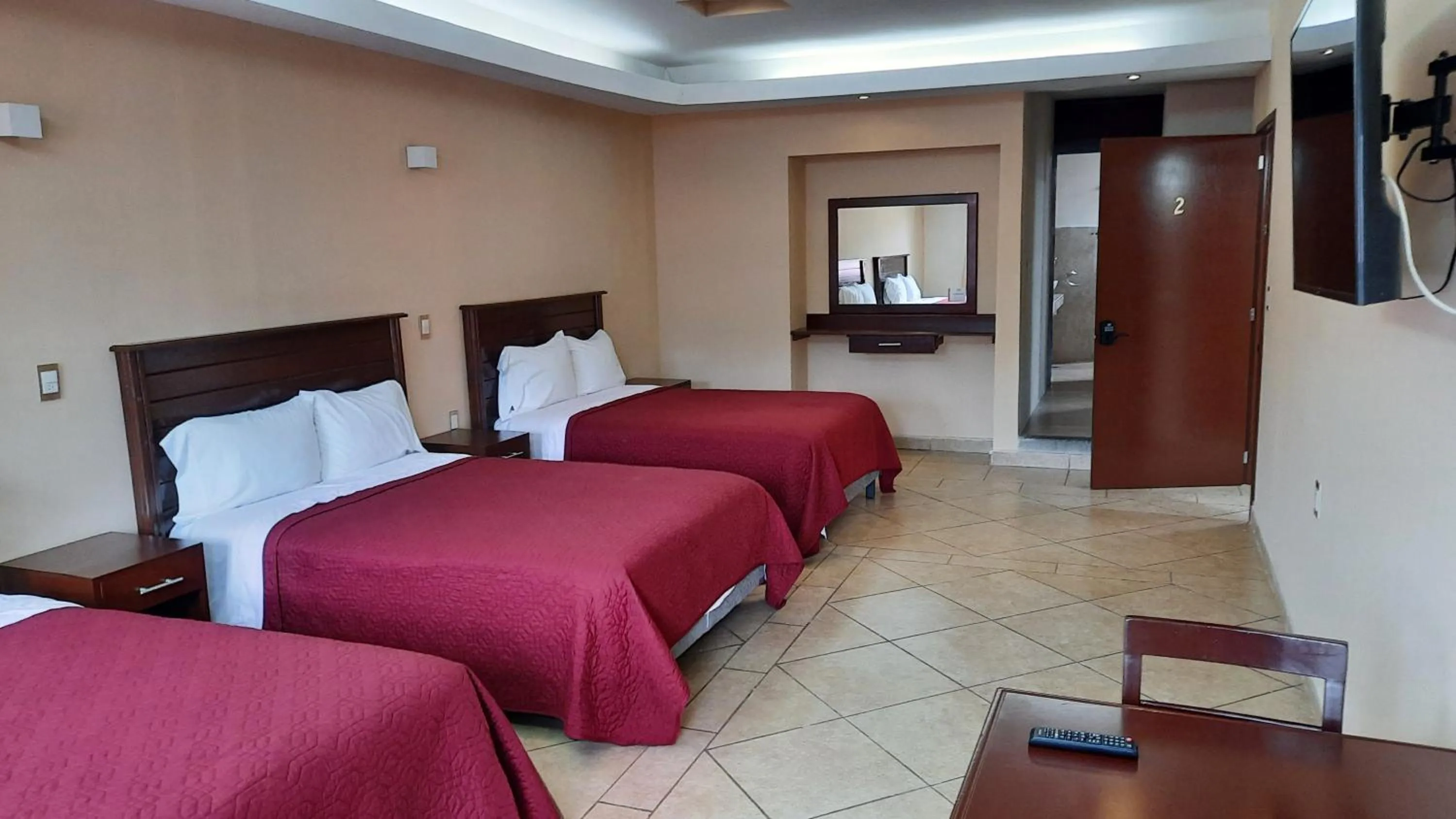 Photo of the whole room, Bed in Suites Del Risco
